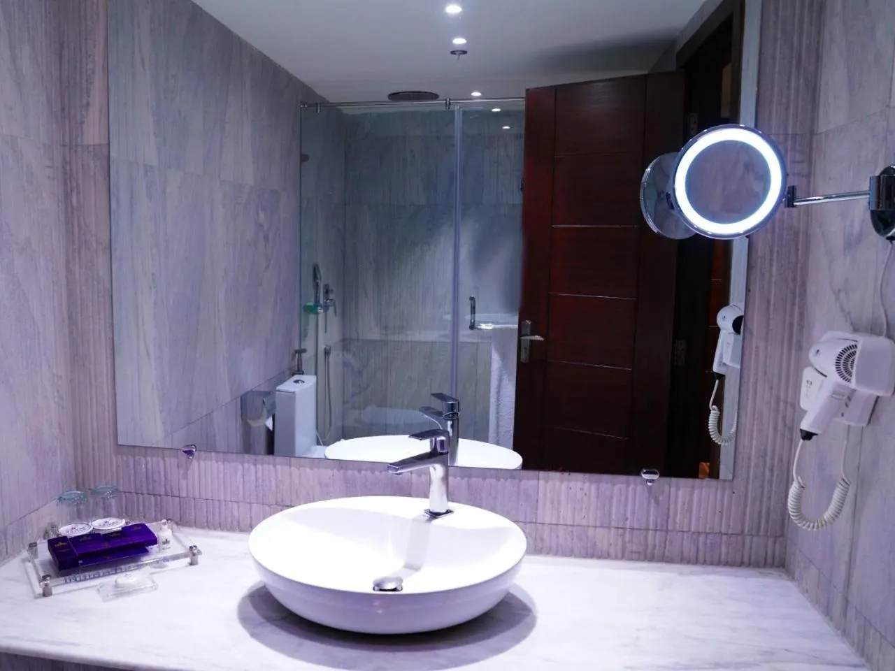 Shower in Indigo Heights Hotel & Suites