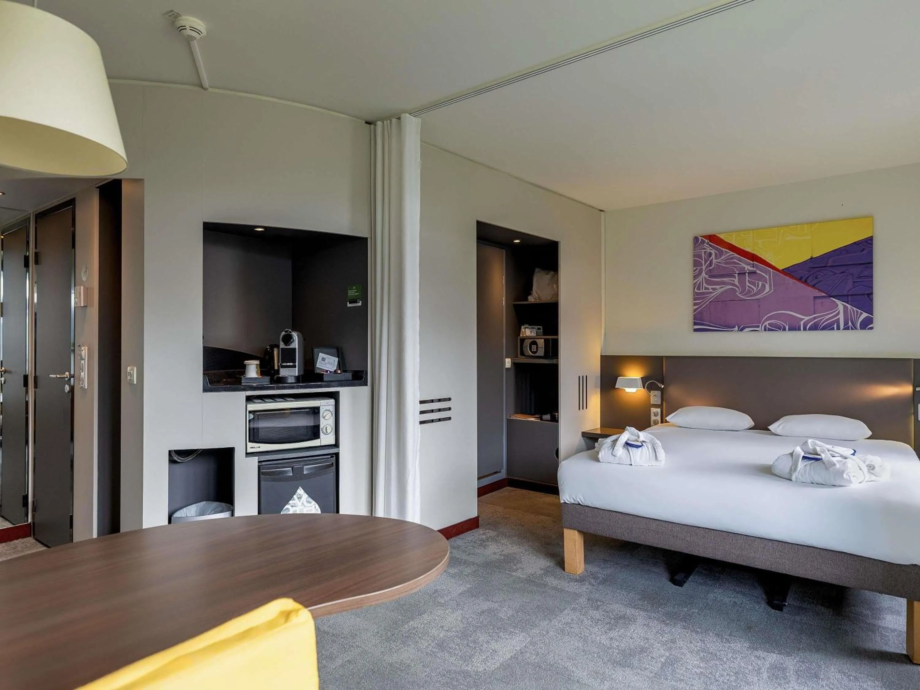 Bedroom, Bed in Novotel Suites Paris Stade de France