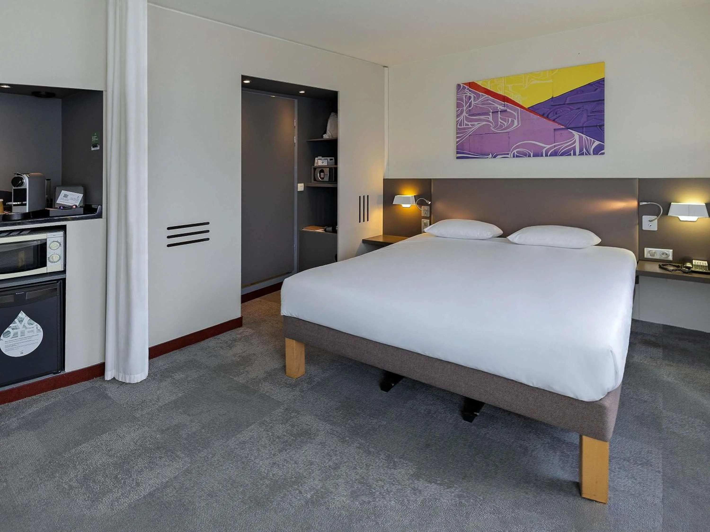 Bedroom, Bed in Novotel Suites Paris Stade de France