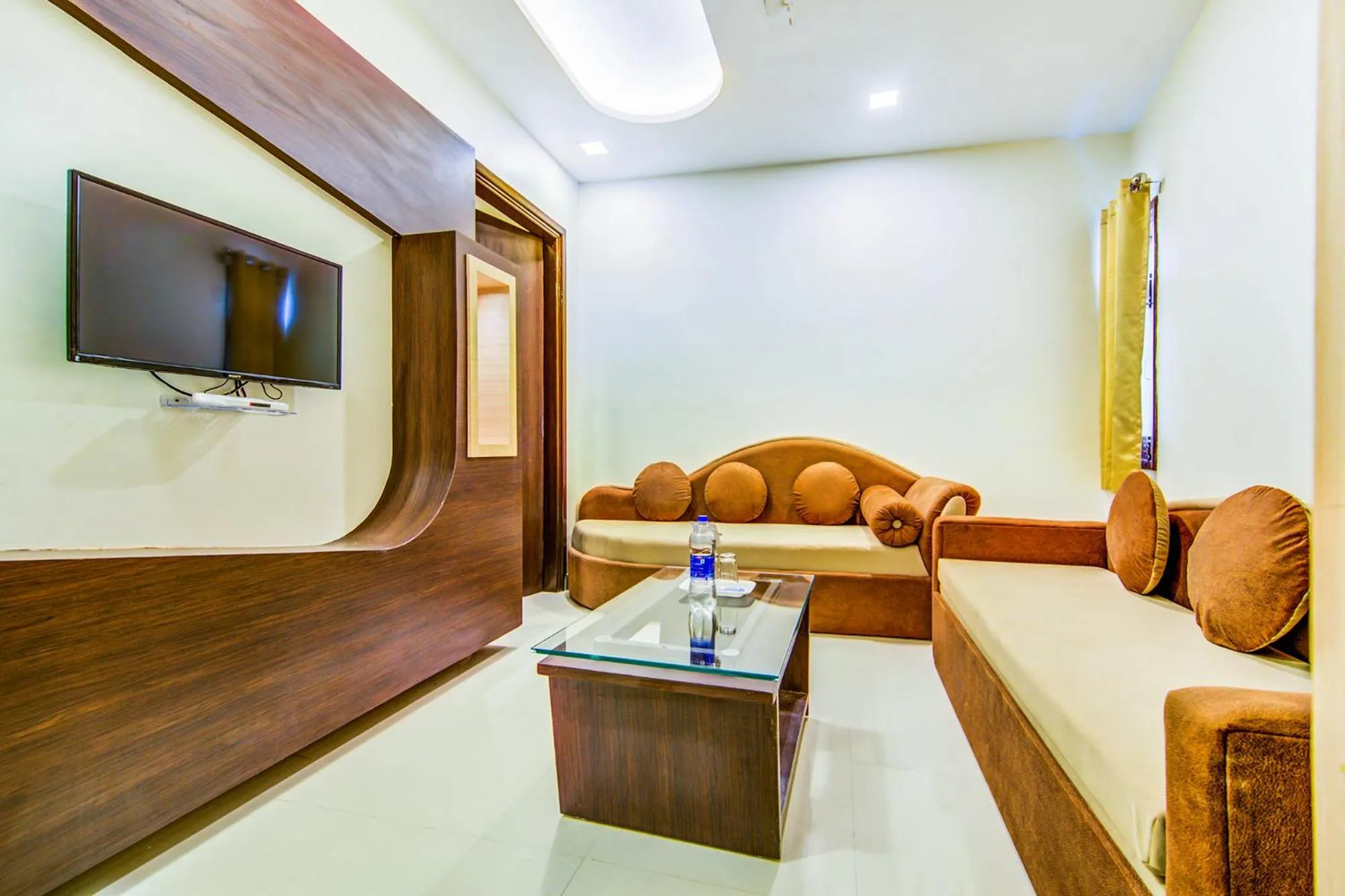 Lobby or reception in FabHotel Nayyar Inn