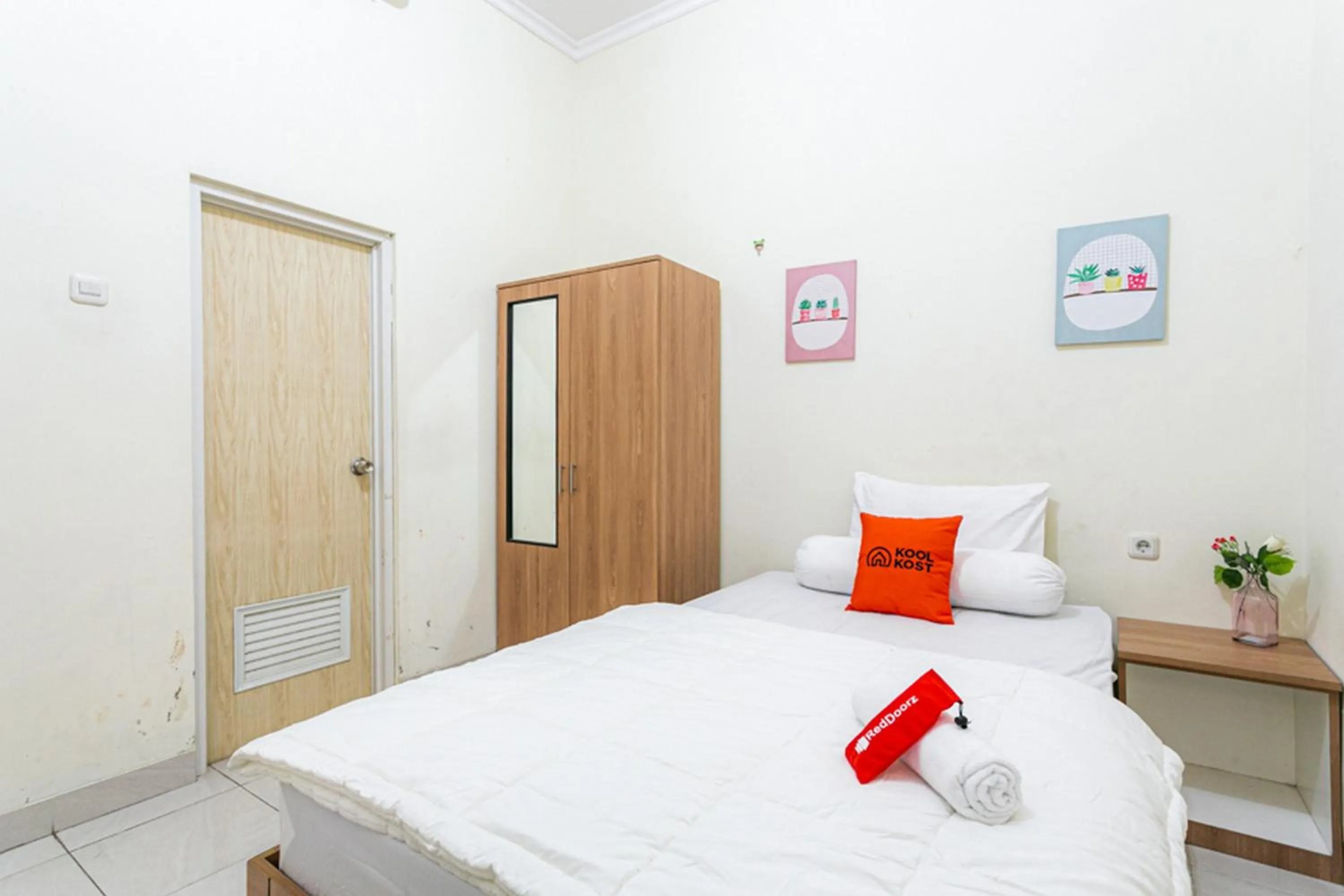Bedroom, Bed in RedDoorz Syariah near Assalaam - UMS