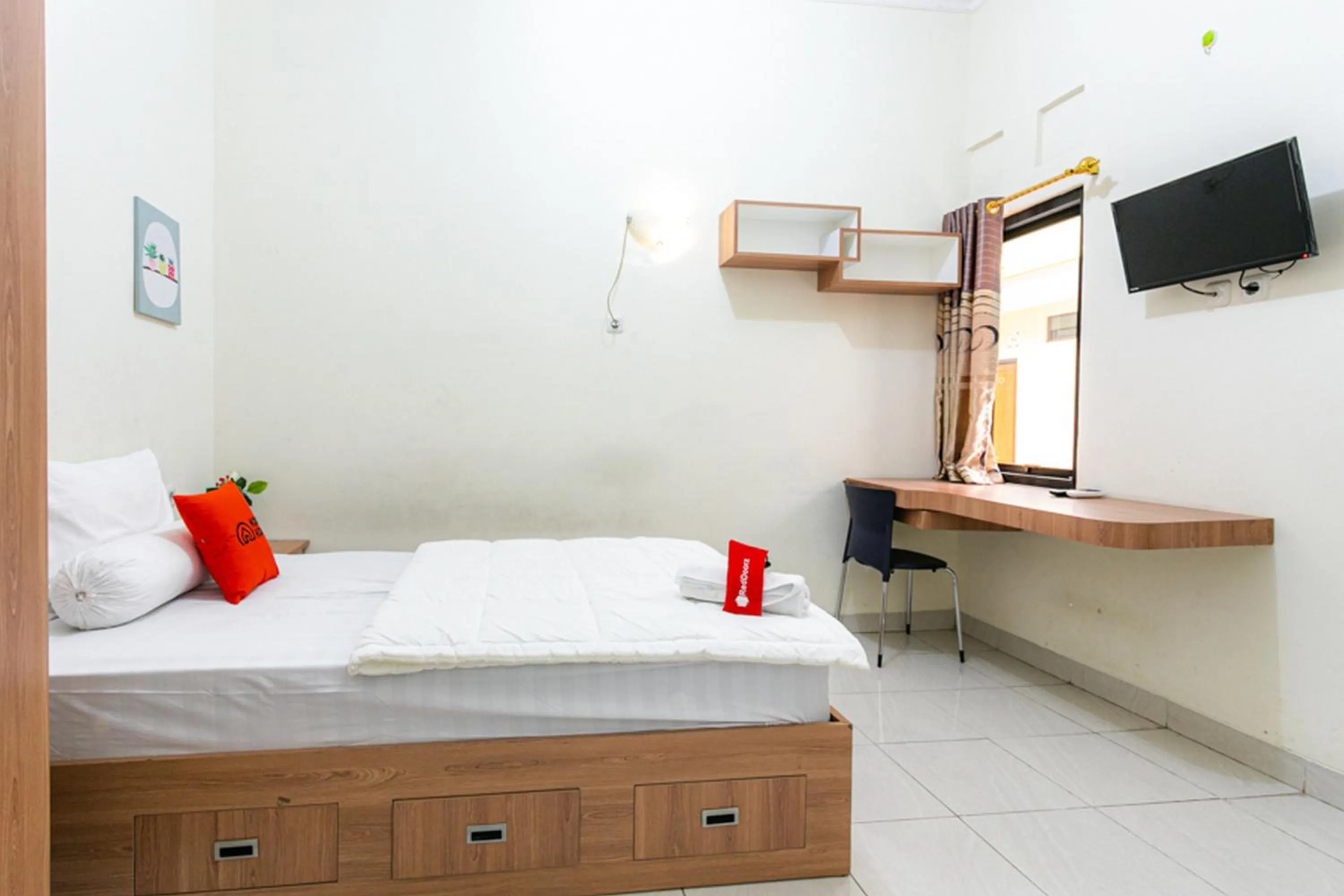 Bedroom, Bed in RedDoorz Syariah near Assalaam - UMS