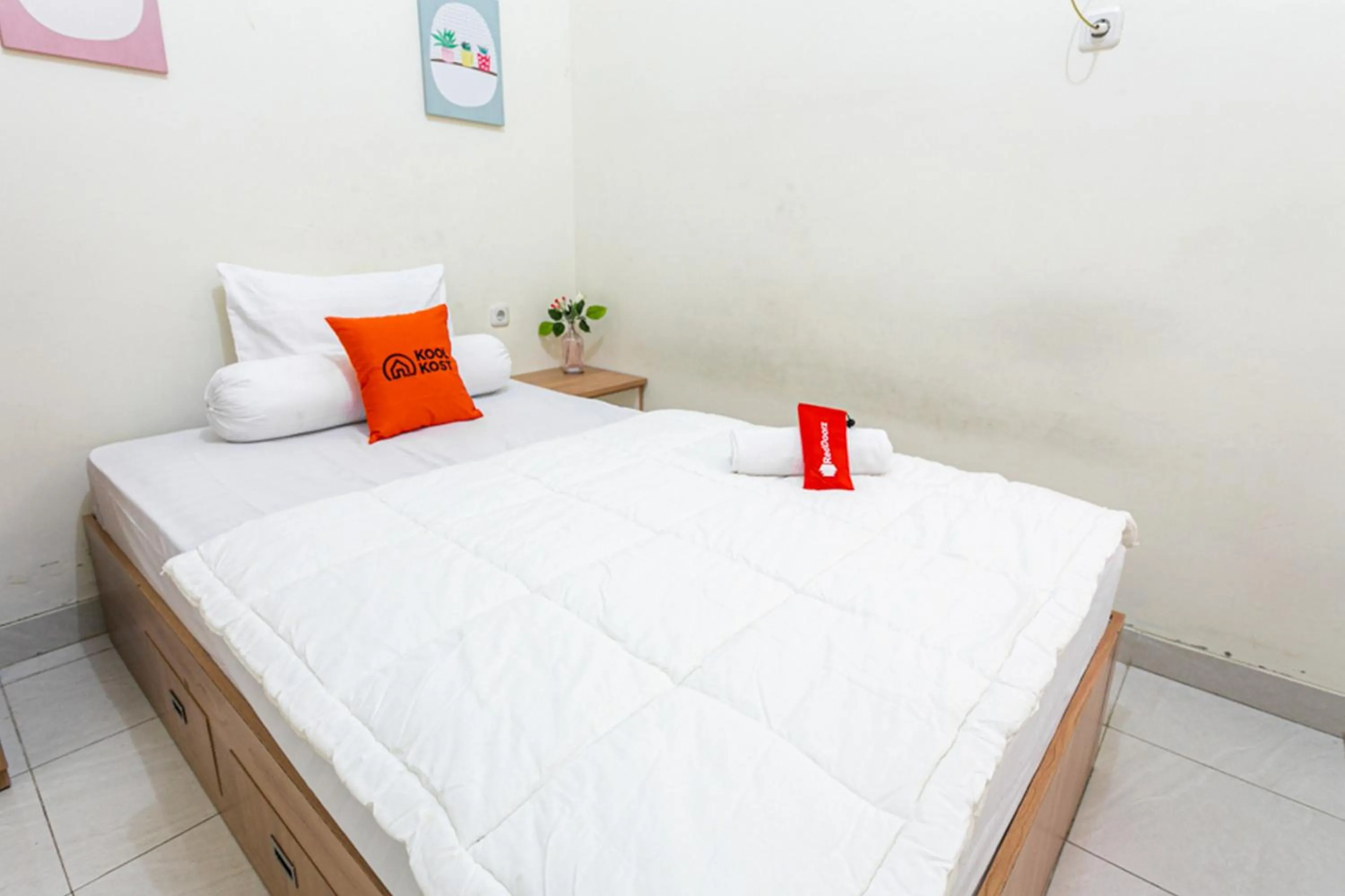 Bedroom, Bed in RedDoorz Syariah near Assalaam - UMS