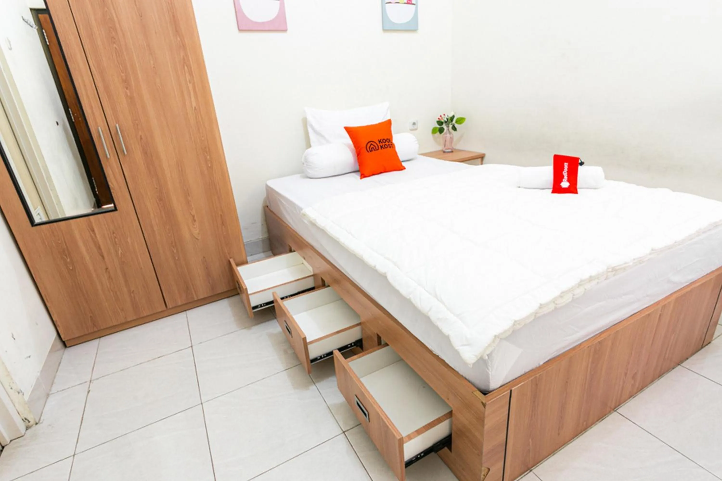 Bedroom, Bed in RedDoorz Syariah near Assalaam - UMS