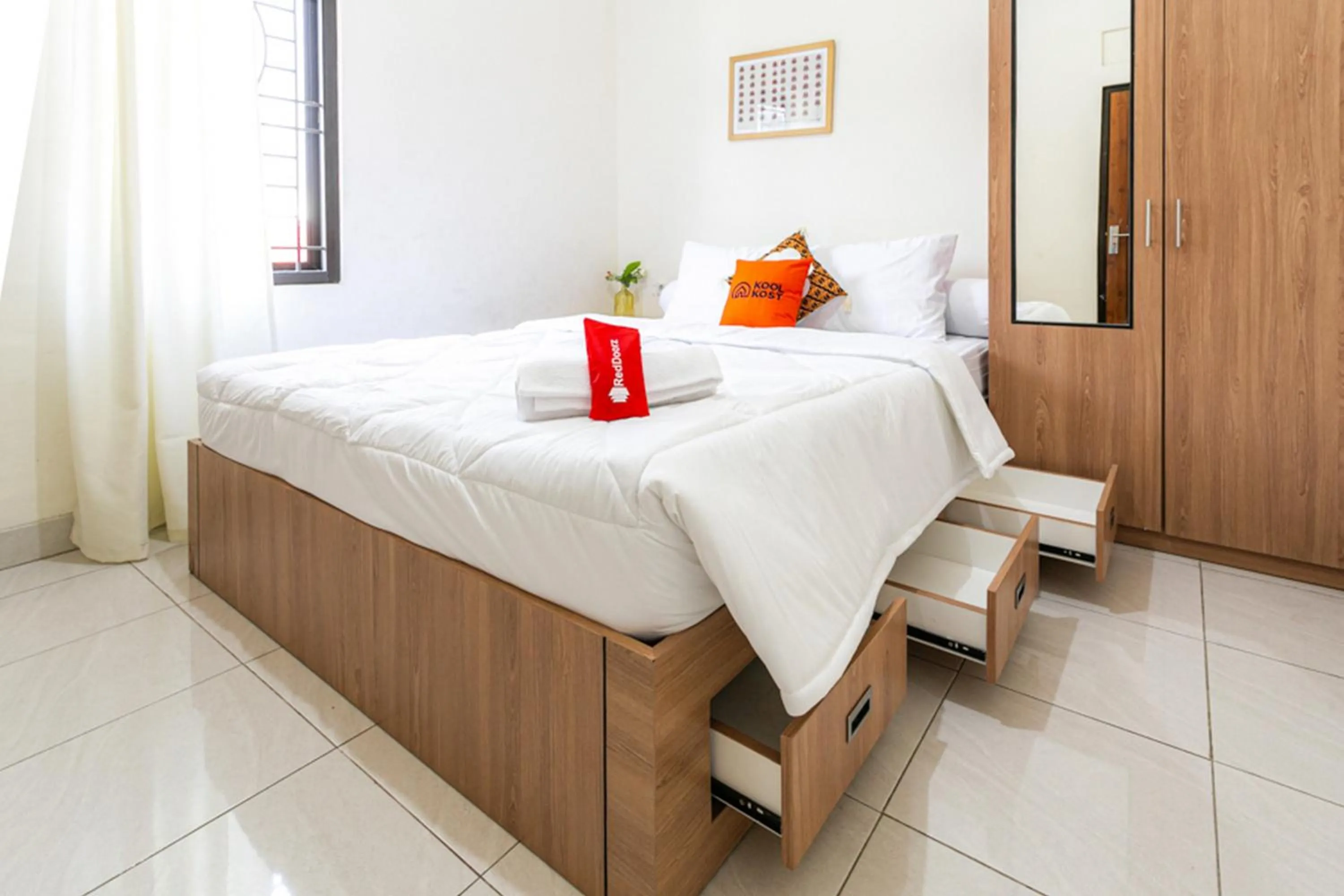 Bedroom, Bed in RedDoorz Syariah near Assalaam - UMS