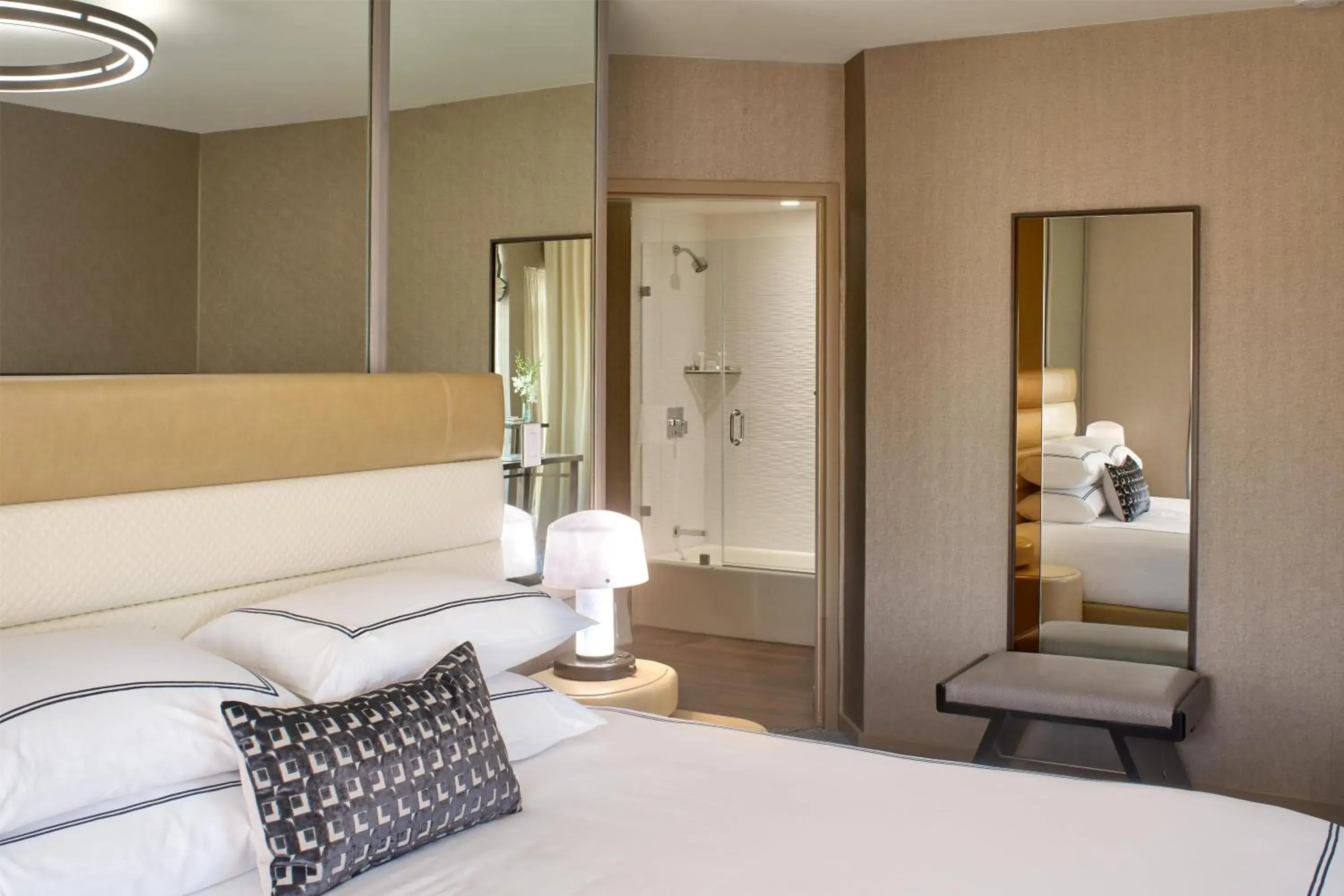 Suite in Hotel Zoe Fisherman's Wharf Suite in Hotel Zoe Fisherman's Wharf