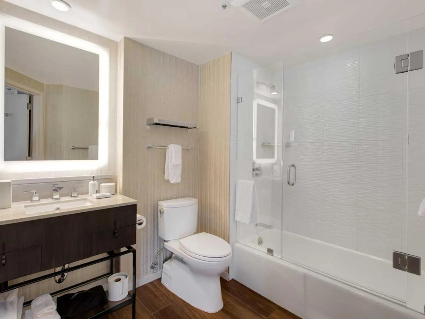 Bathroom in Hotel Zoe Fisherman's Wharf