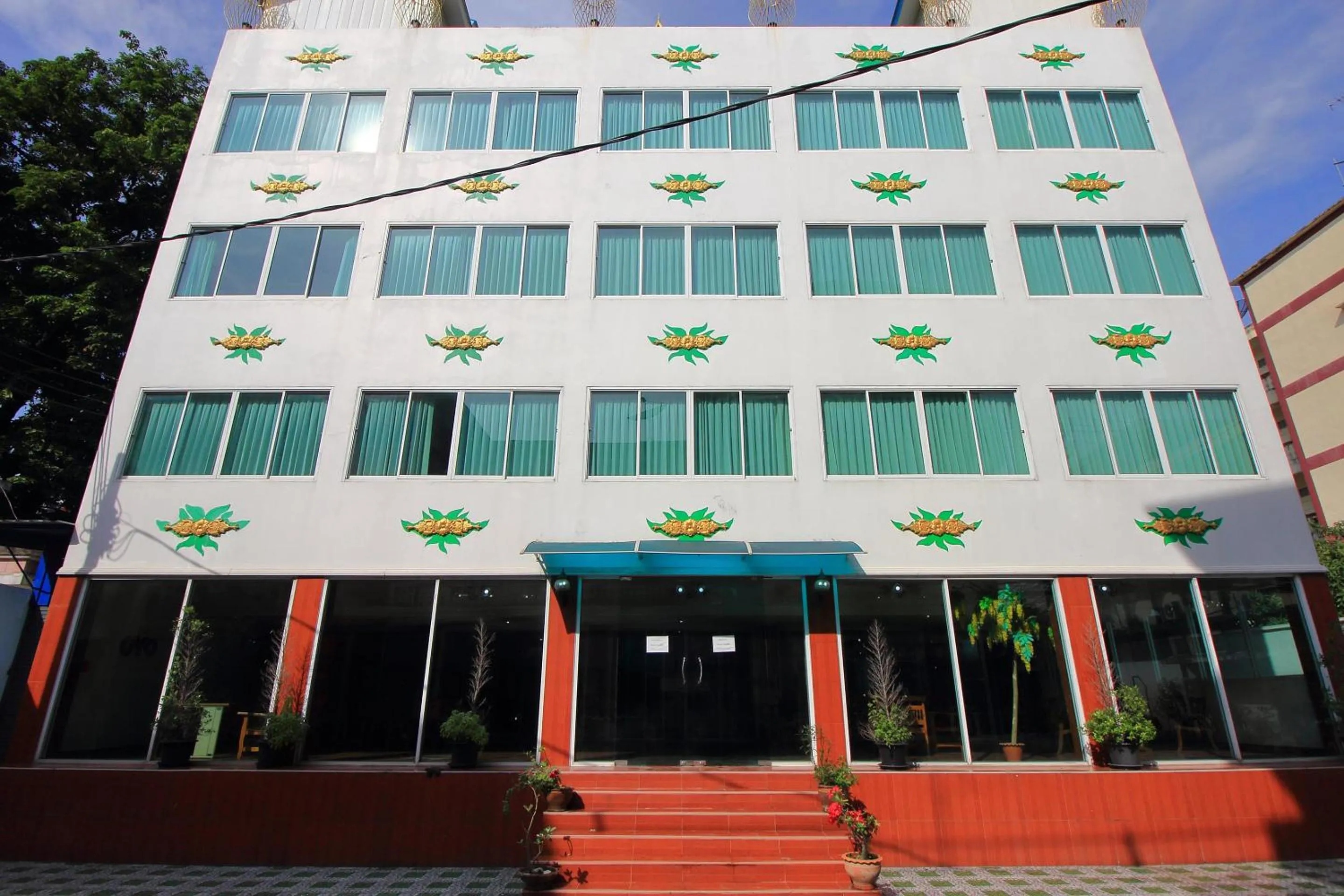 Facade/entrance in OYO 410 Diamond Boutique Hostel