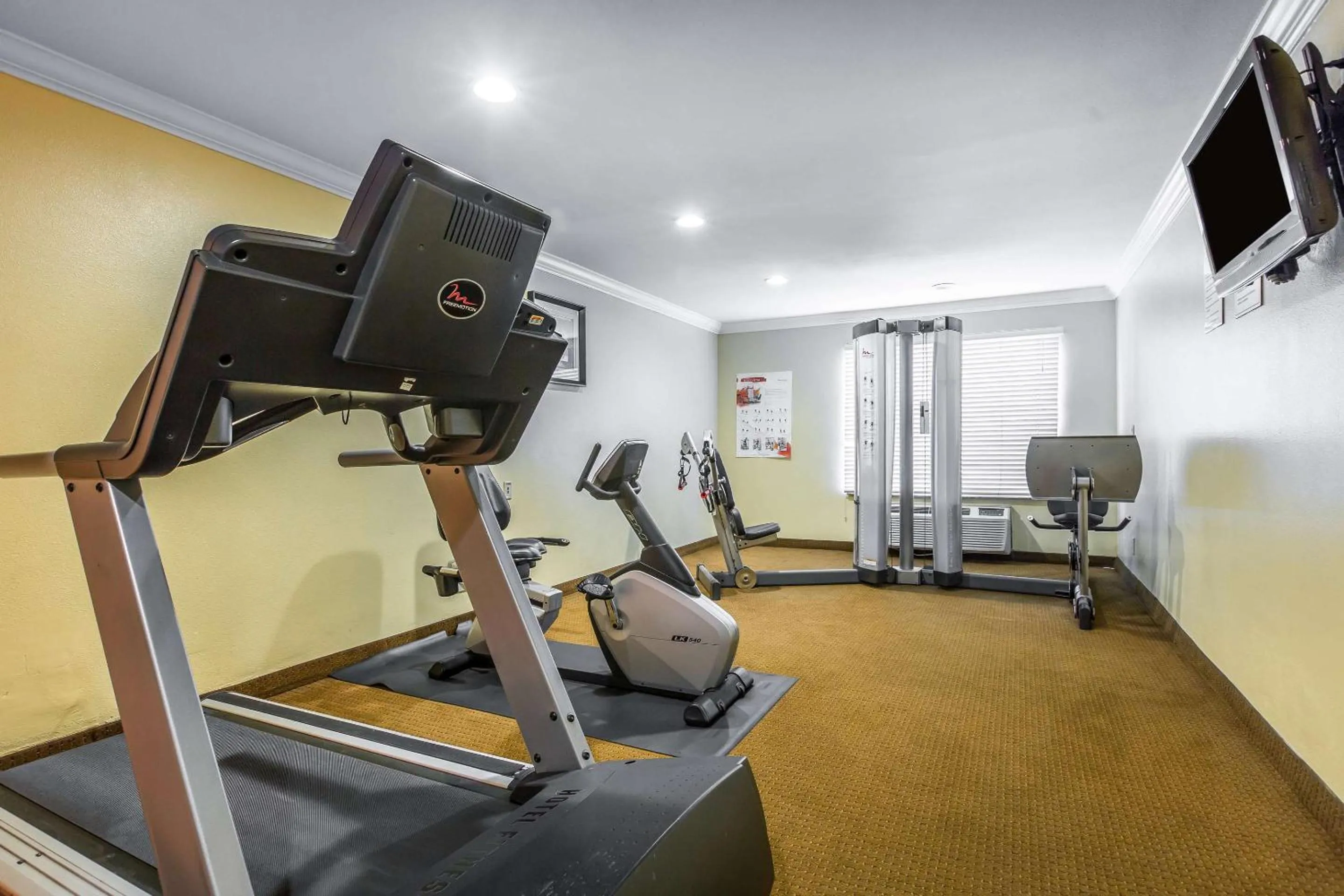 Fitness centre/facilities in Quality Inn & Suites Bell Gardens-Los Angeles