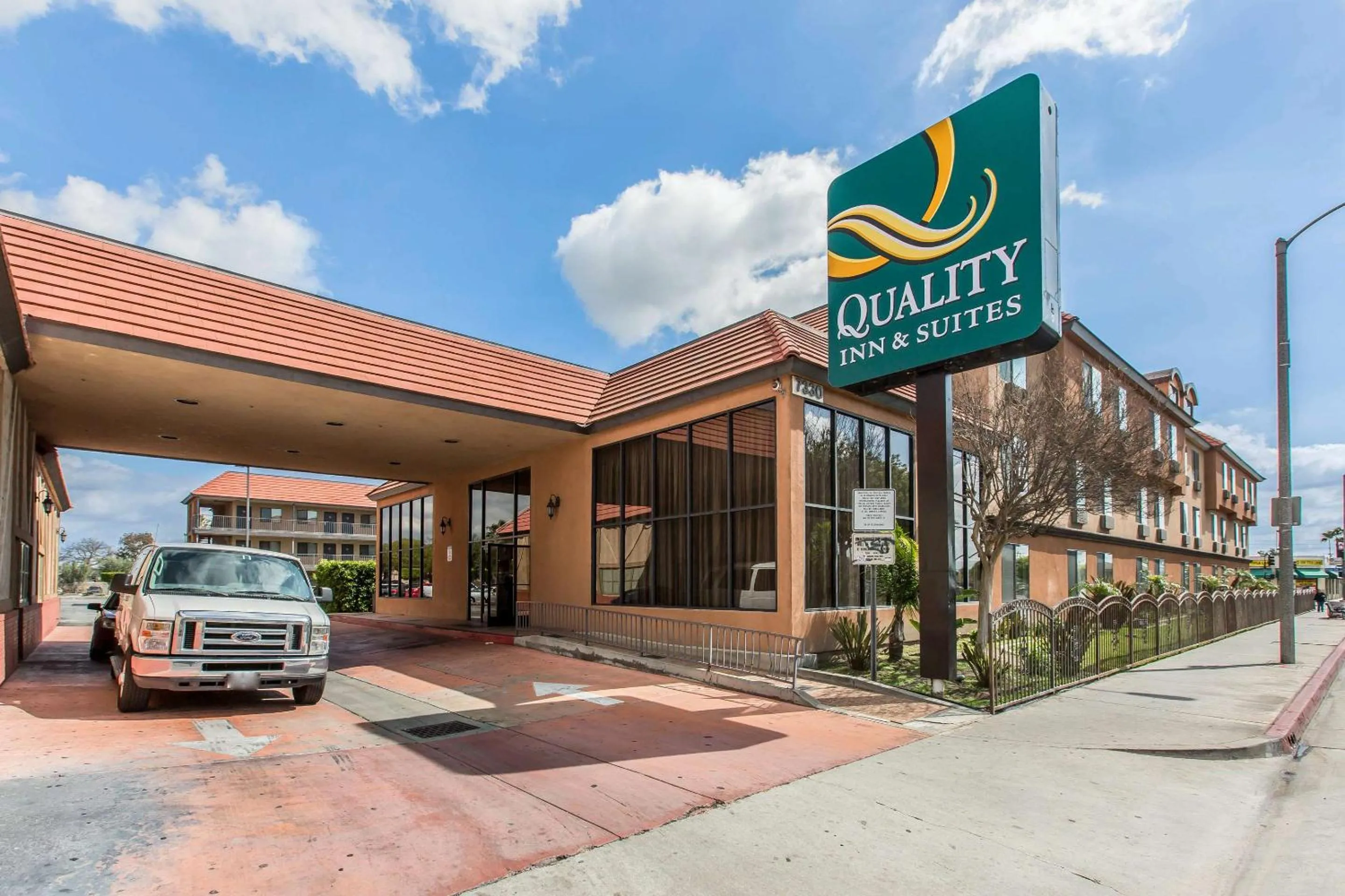 Property building in Quality Inn & Suites Bell Gardens-Los Angeles