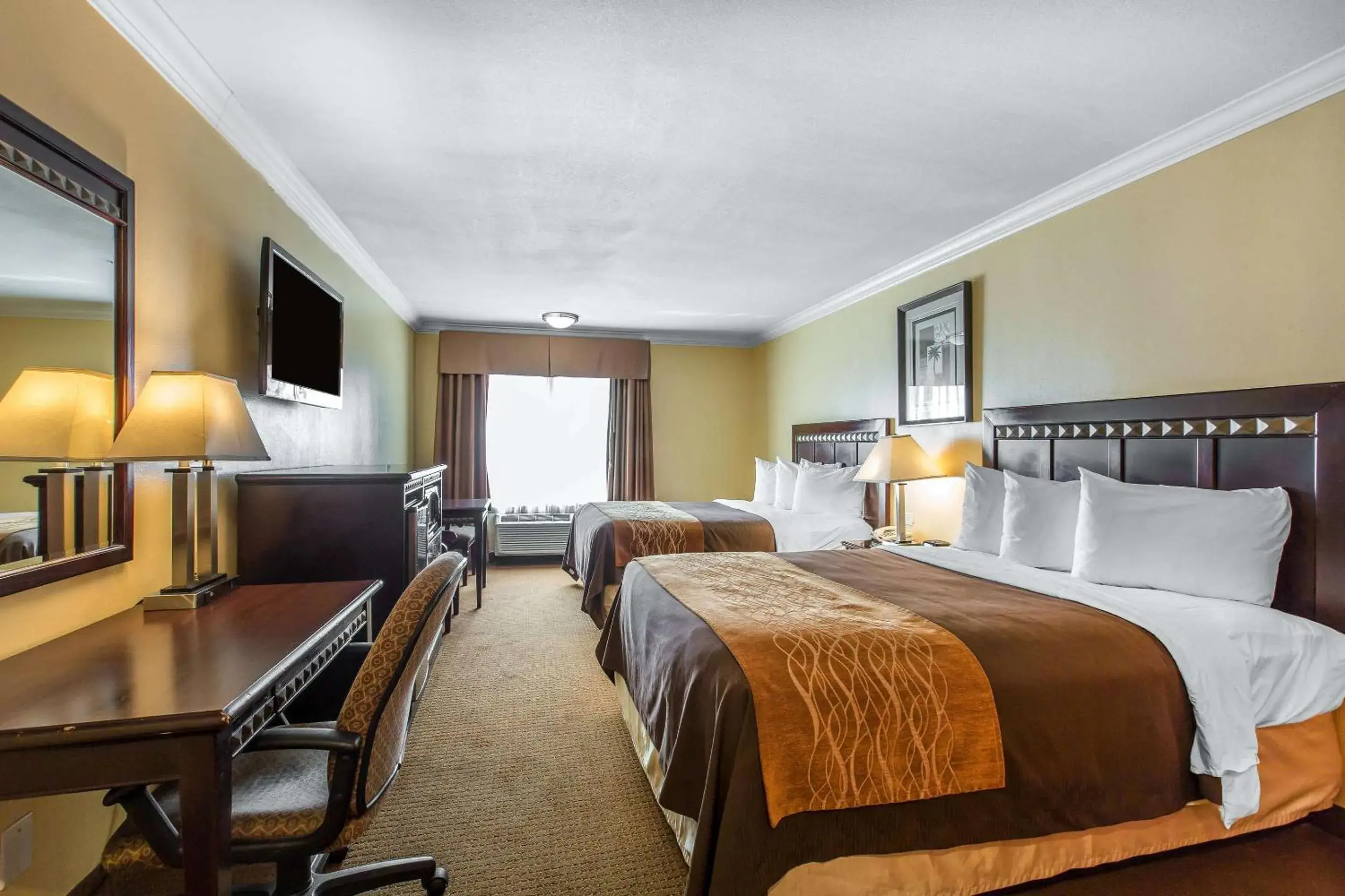 Standard Room, 2 Queen Beds, Non Smoking in Quality Inn & Suites Bell Gardens-Los Angeles Standard Room, 2 Queen Beds, Non Smoking in Quality Inn & Suites Bell Gardens-Los Angeles