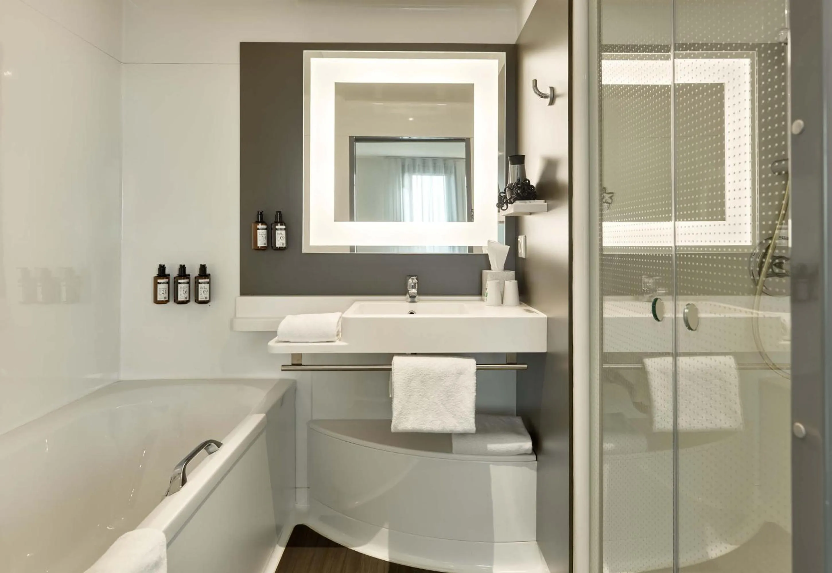 Bathroom in B&B HOME Vélizy Est