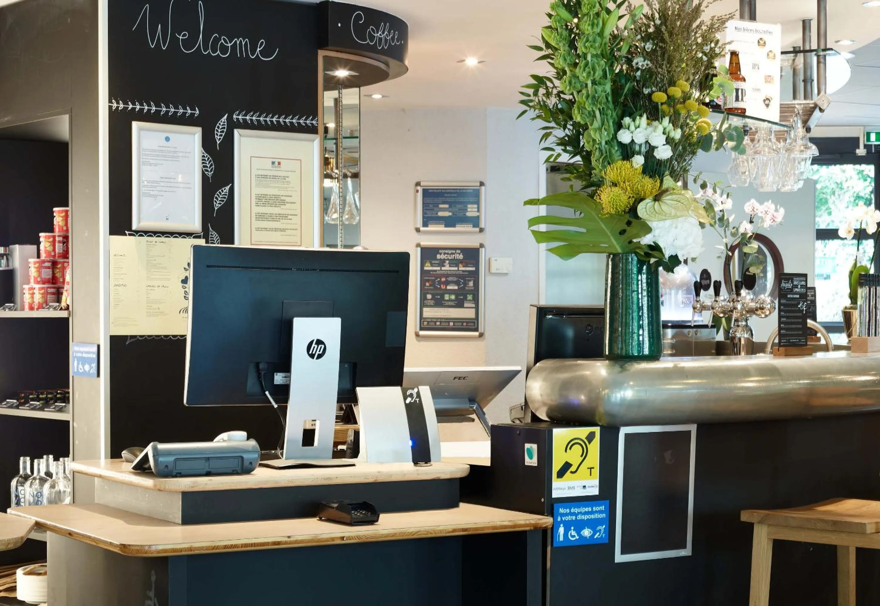 Lobby or reception in B&B HOME Vélizy Est