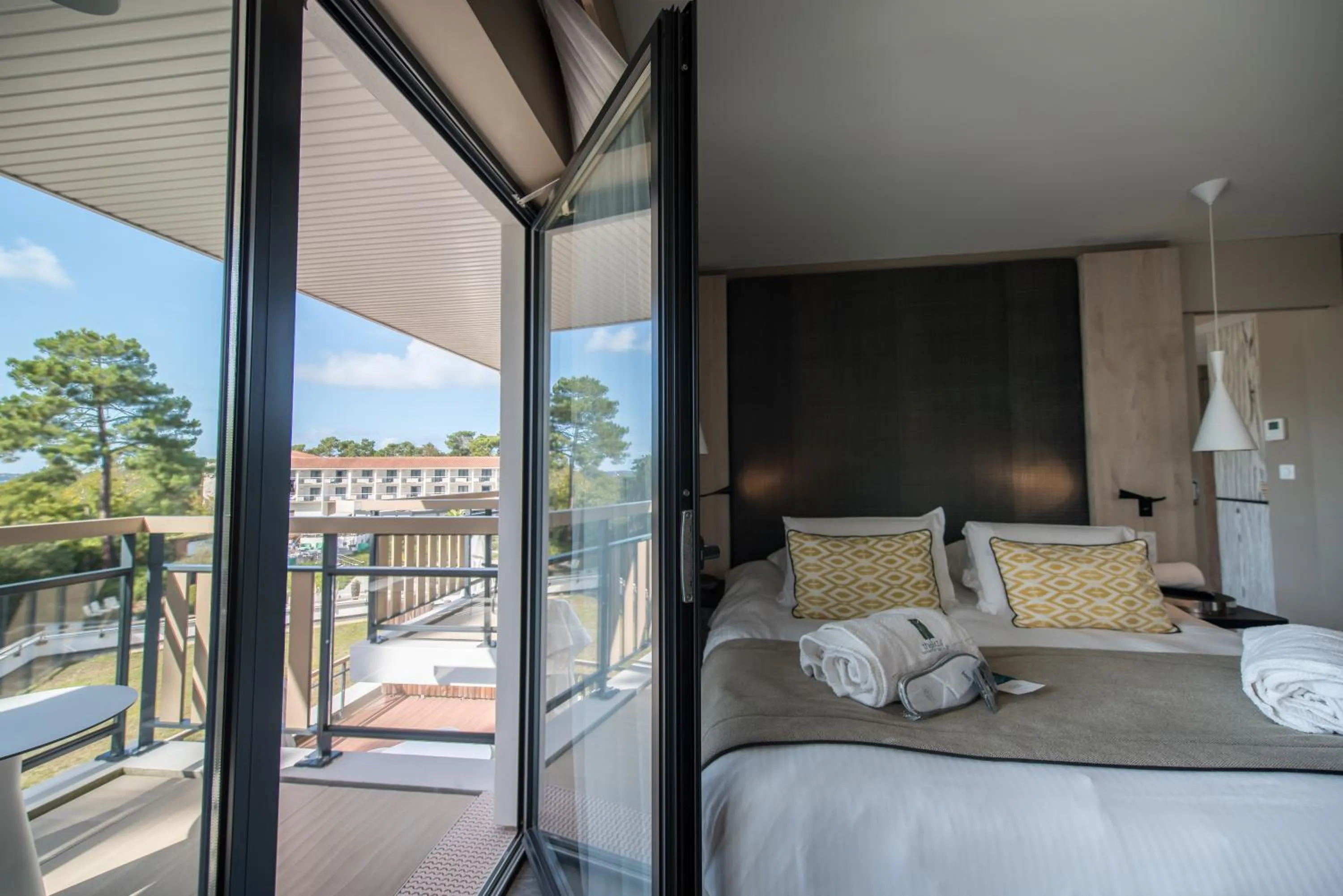 Balcony/Terrace, Bed in Thalazur Arcachon