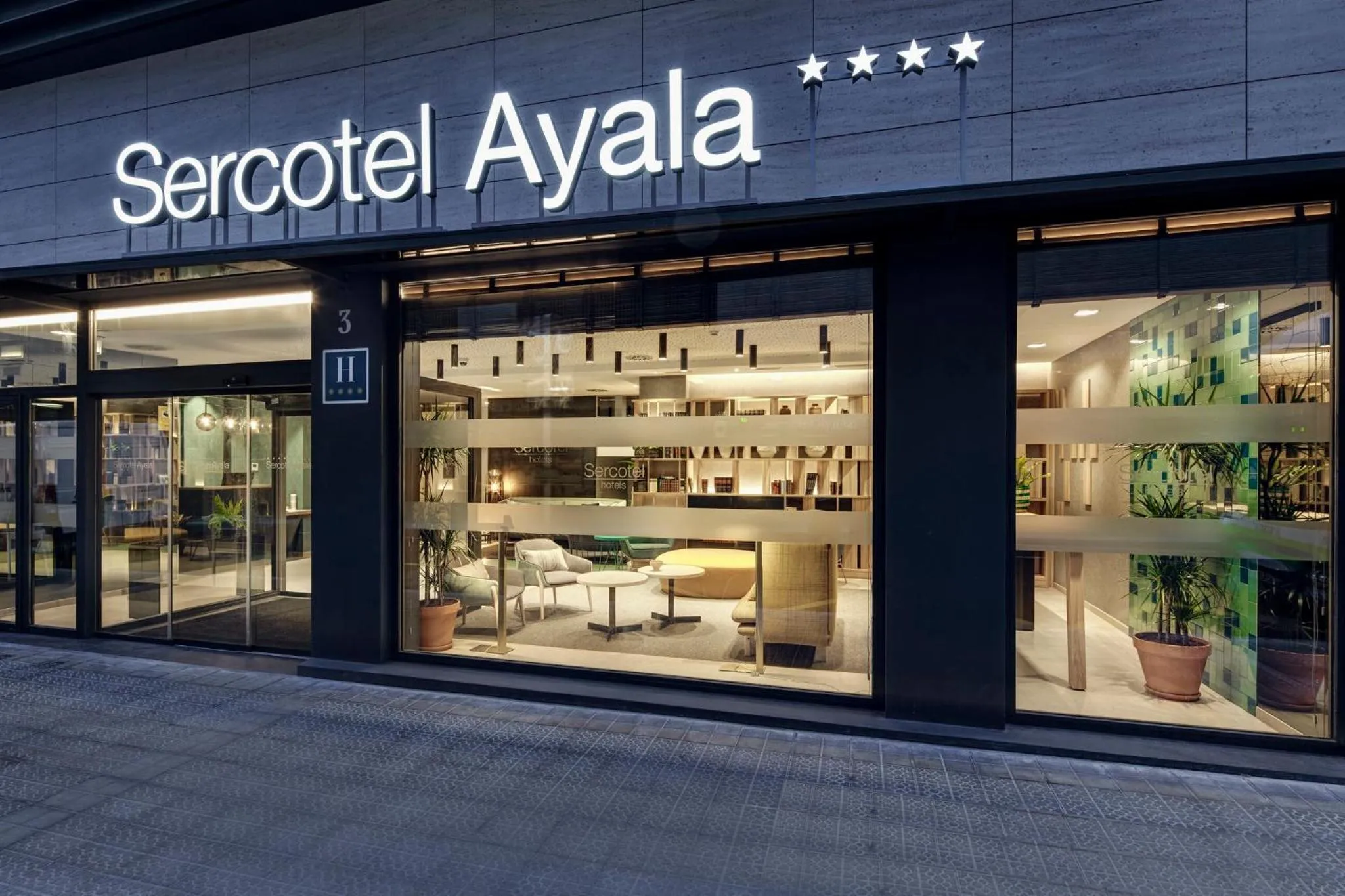 Facade/entrance in Sercotel Ayala