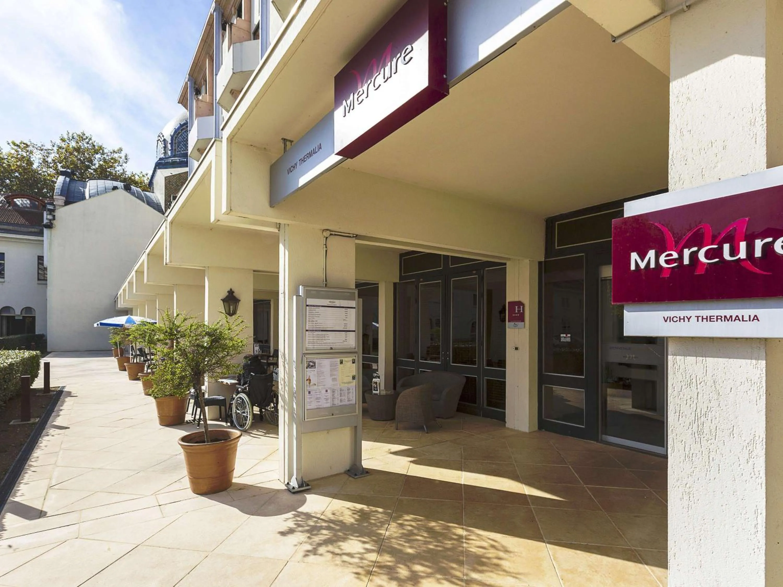 Property building in Mercure Vichy Thermalia