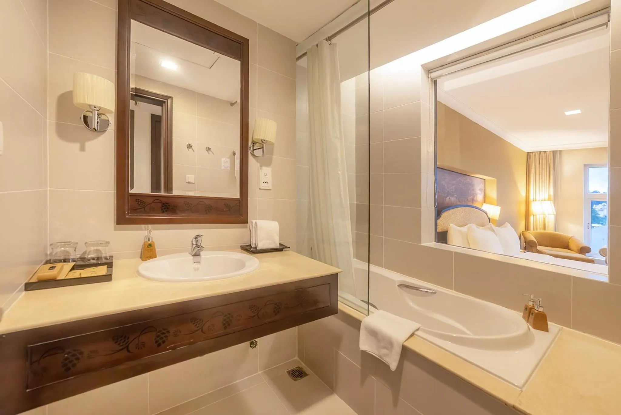 Shower in La Sapinette Hotel Dalat