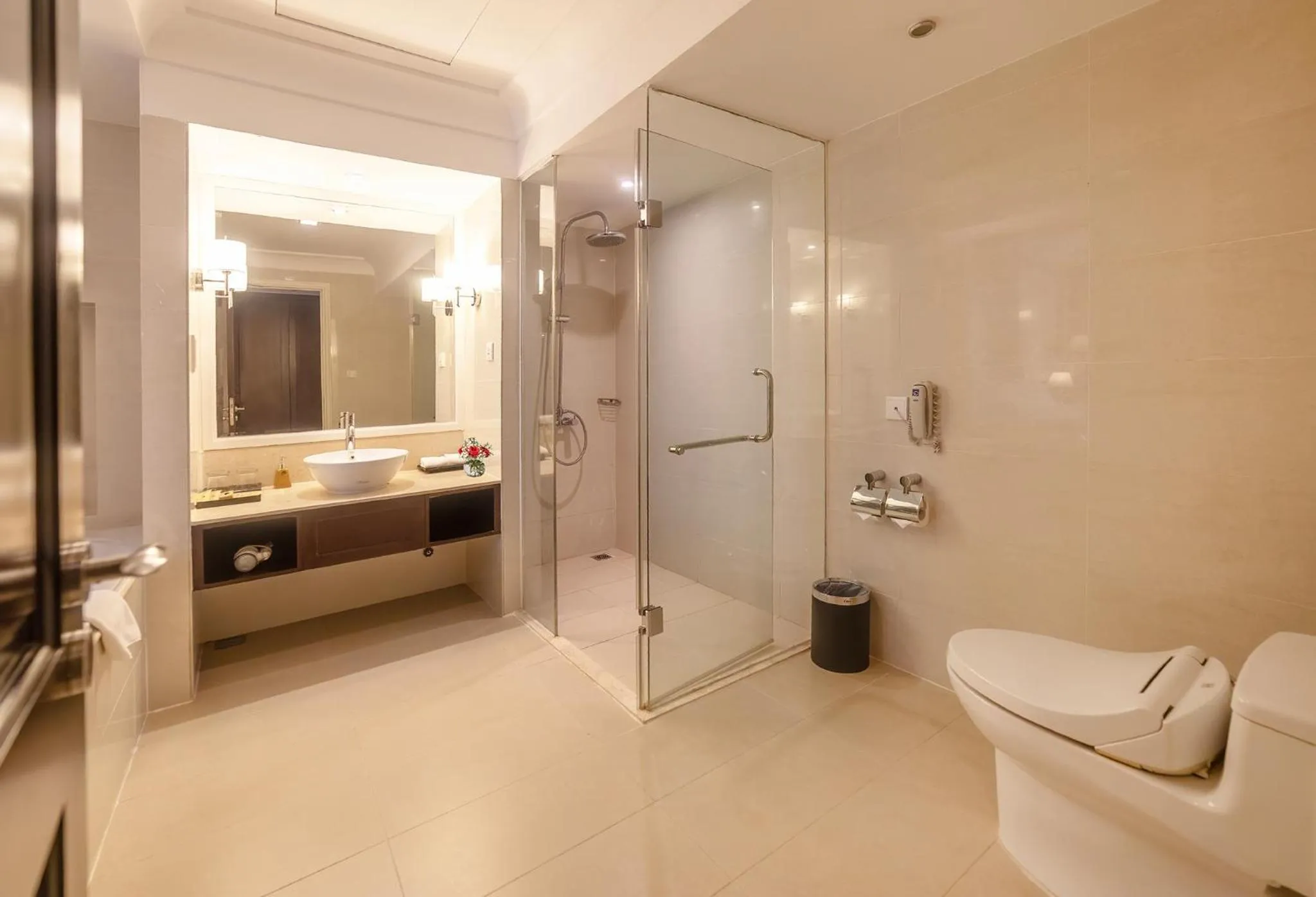 Shower, Bed in La Sapinette Hotel Dalat