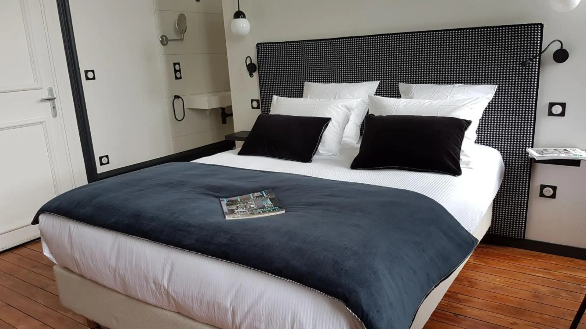 Bedroom in VILLA VARENTIA