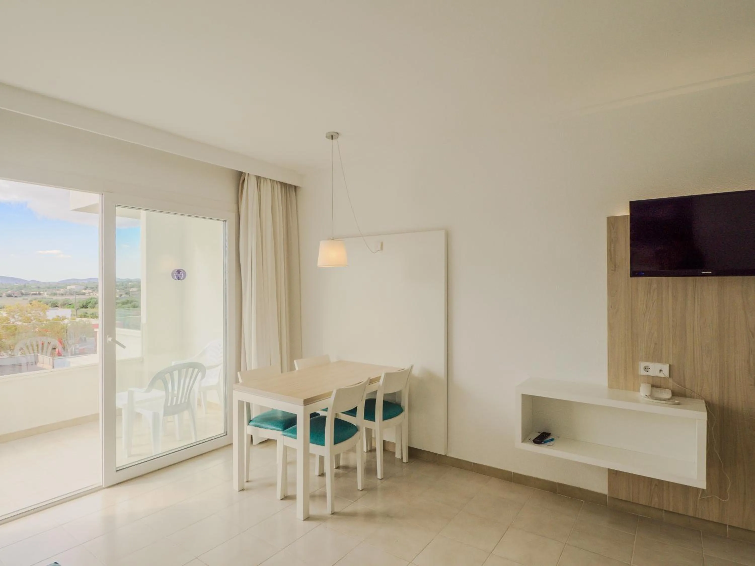 Communal lounge/ TV room in Apartamentos La Santa Maria