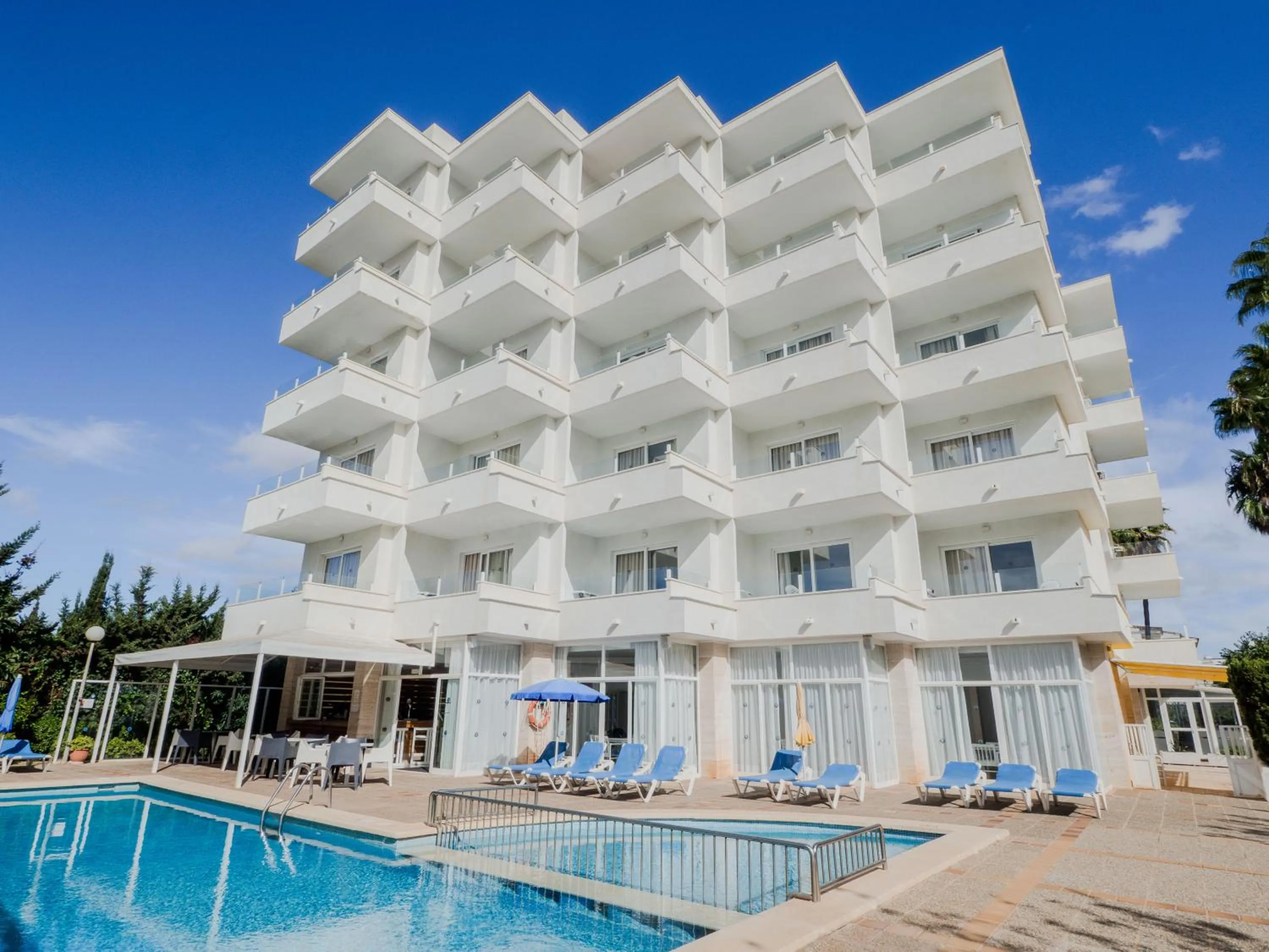 Property building in Apartamentos La Santa Maria