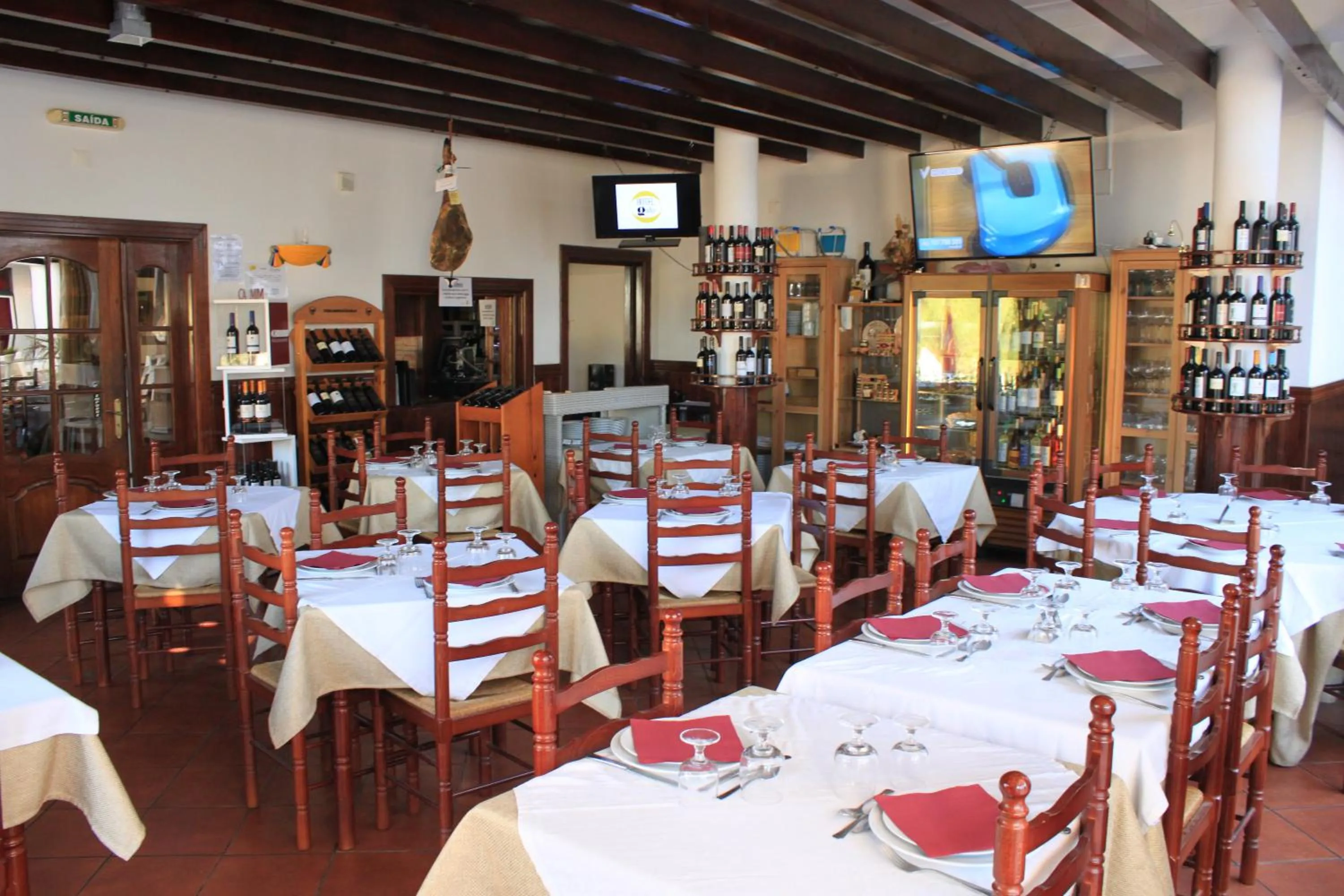 Restaurant/places to eat in Hotel O Gato & Spa