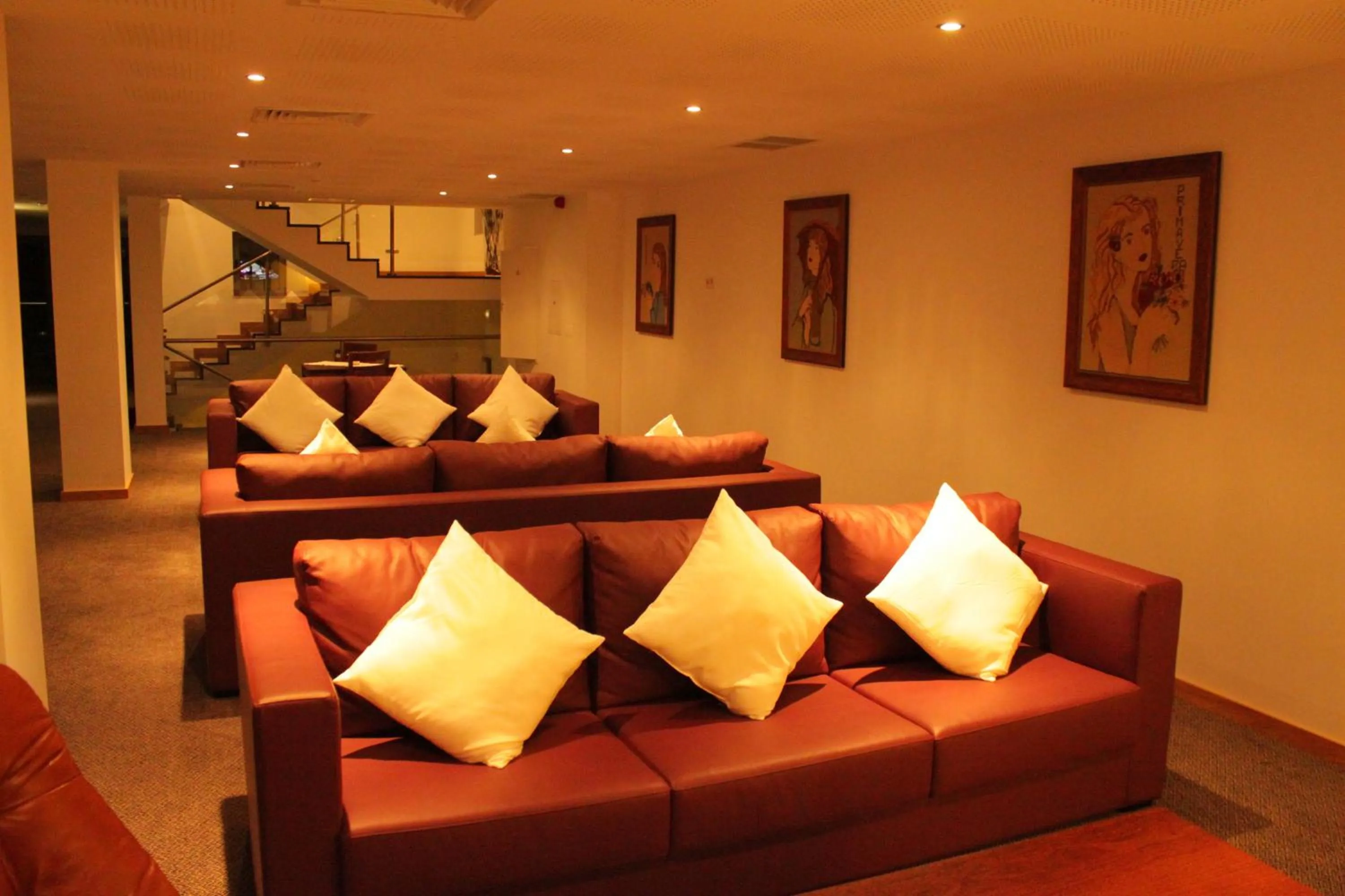 Communal lounge/ TV room in Hotel O Gato & Spa