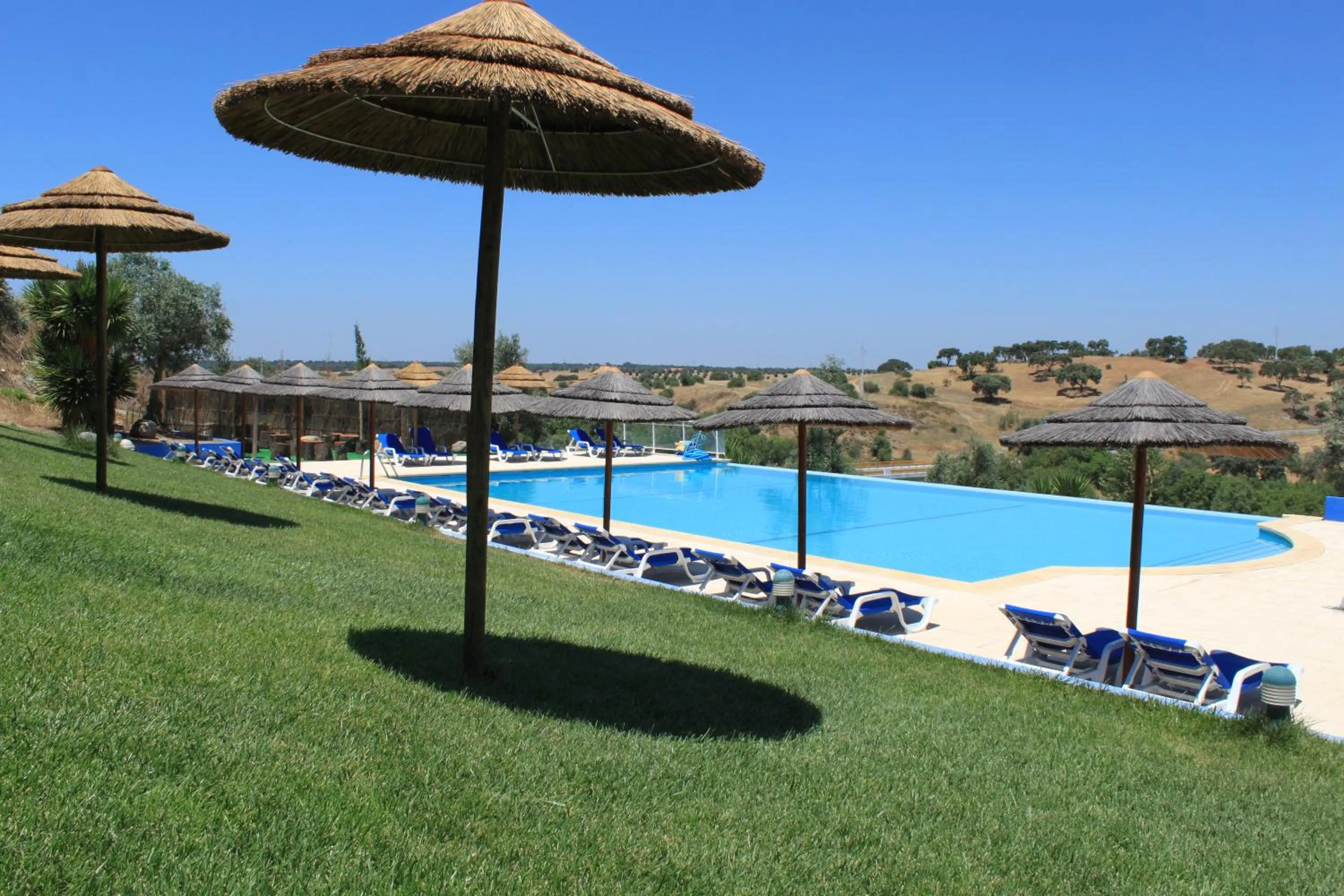 Swimming pool in Hotel O Gato & Spa