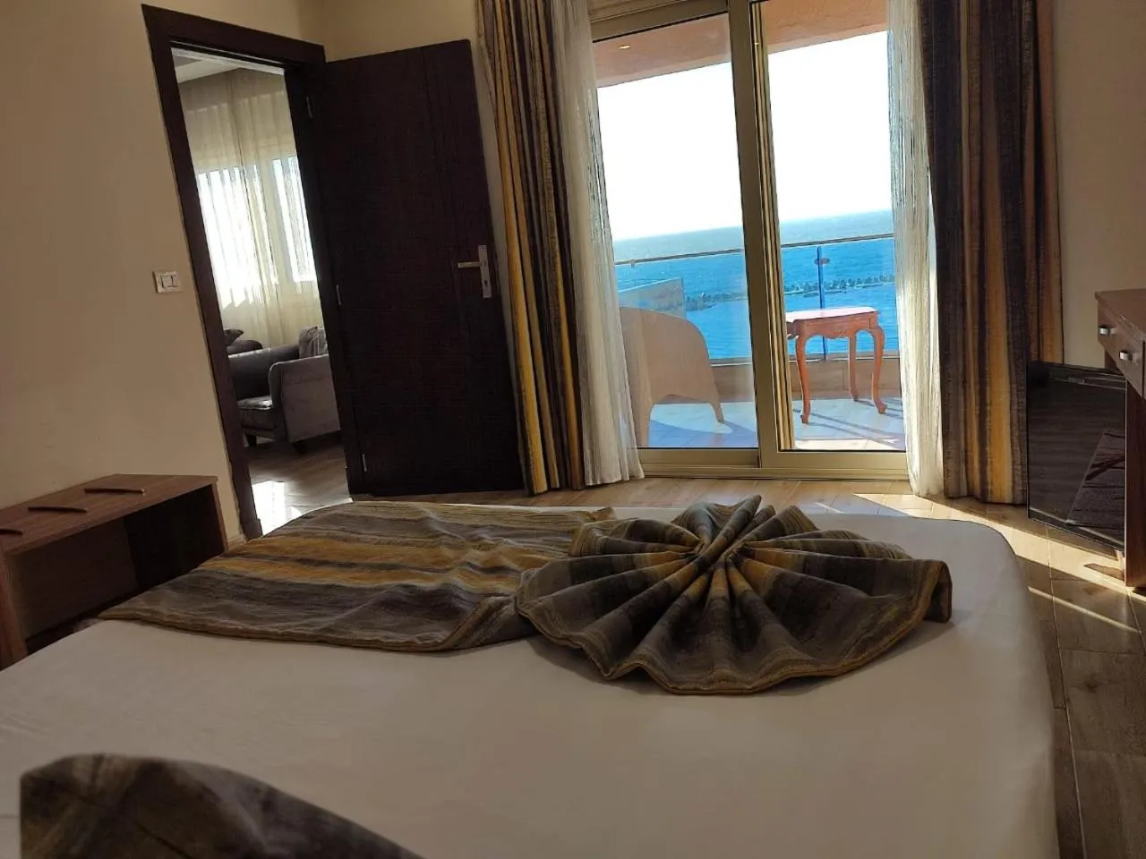 Property building, Bed in Jewel San Stefano Hotel