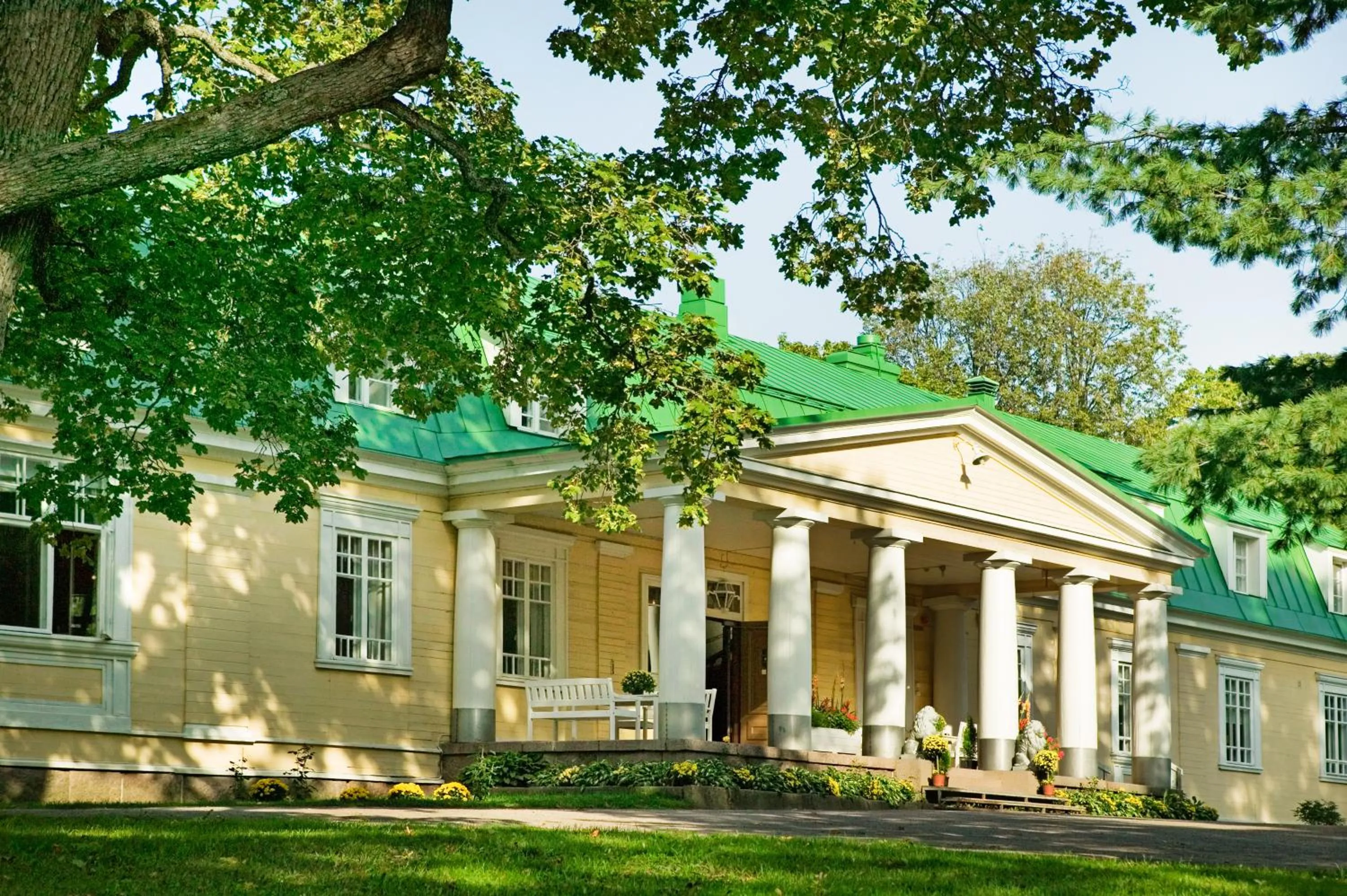 Property building in Backbyn Kartano