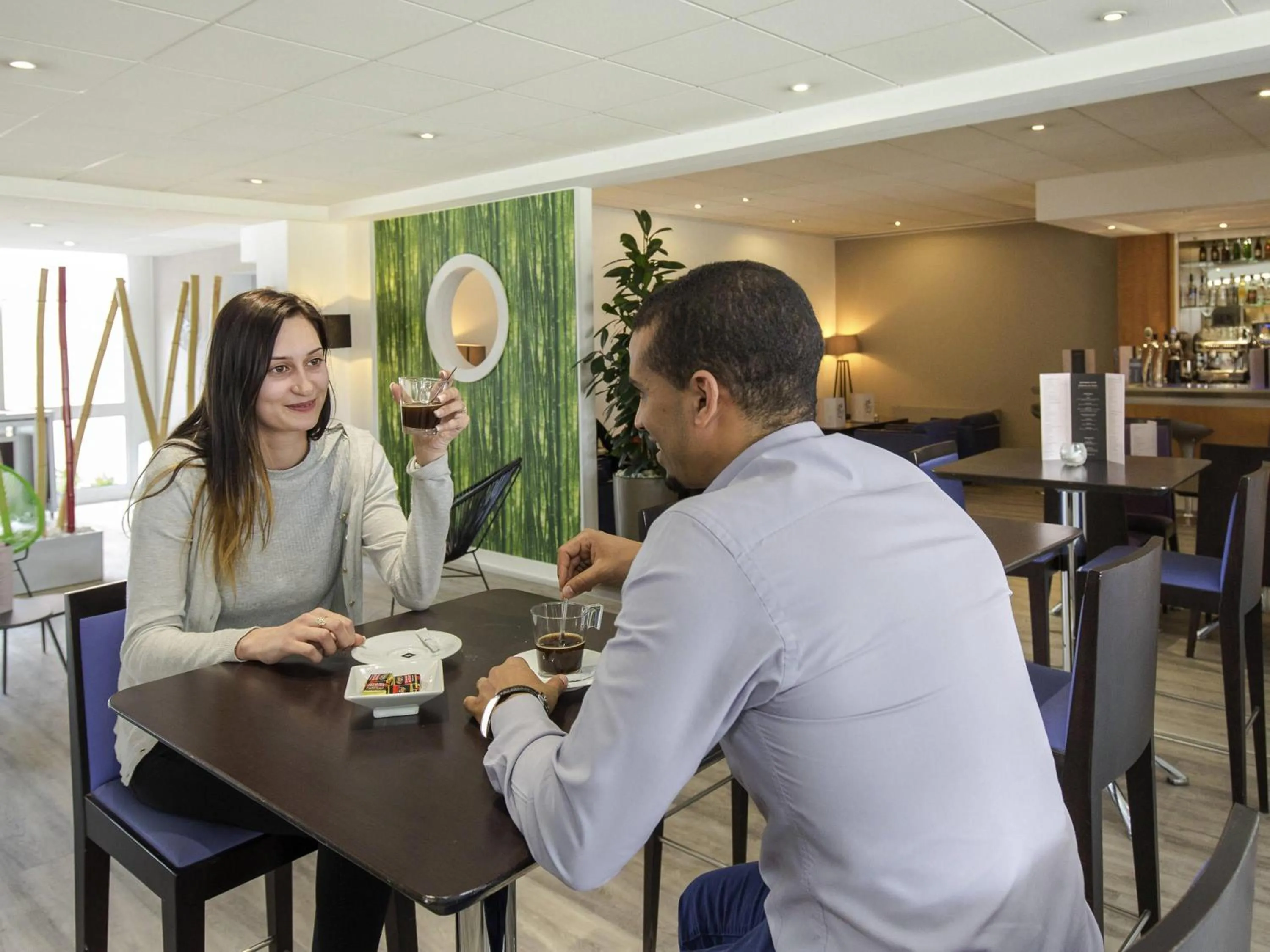 Lounge or bar in Novotel Perpignan Nord Rivesaltes