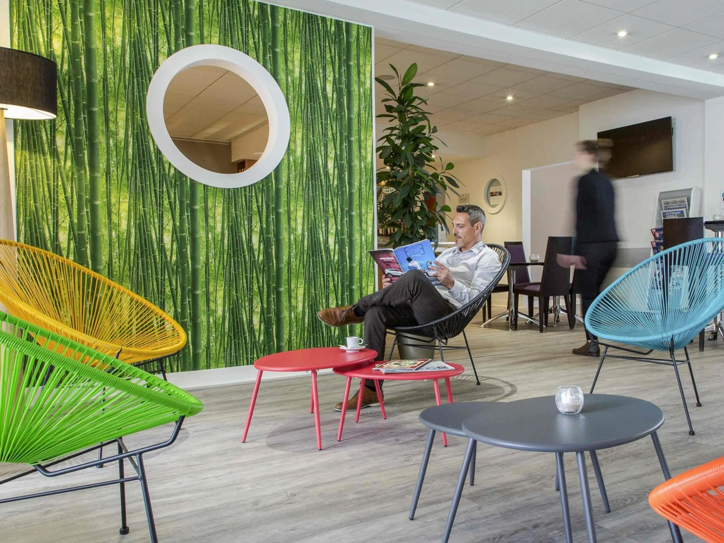 Lounge or bar in Novotel Perpignan Nord Rivesaltes