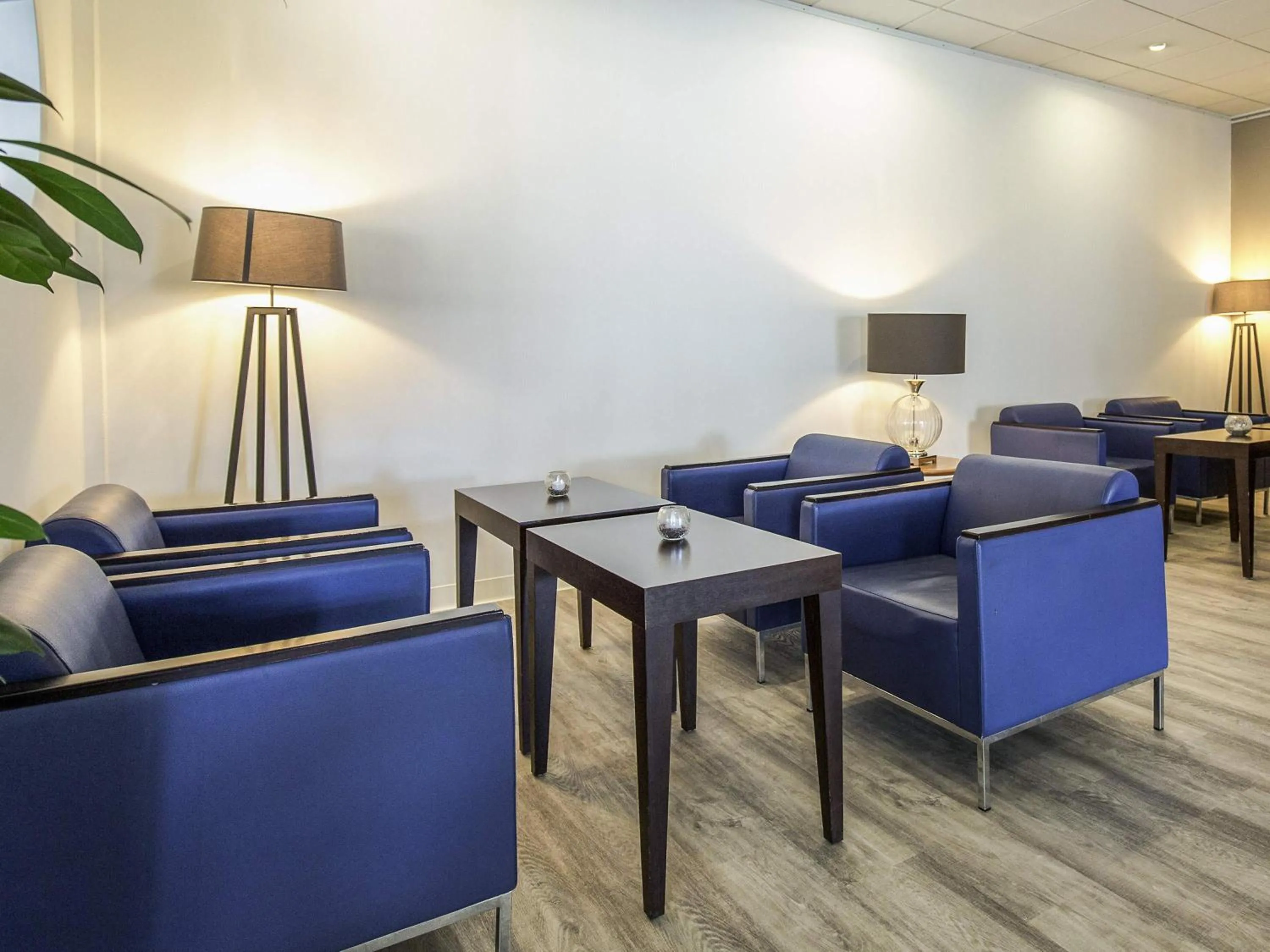 Lounge or bar in Novotel Perpignan Nord Rivesaltes