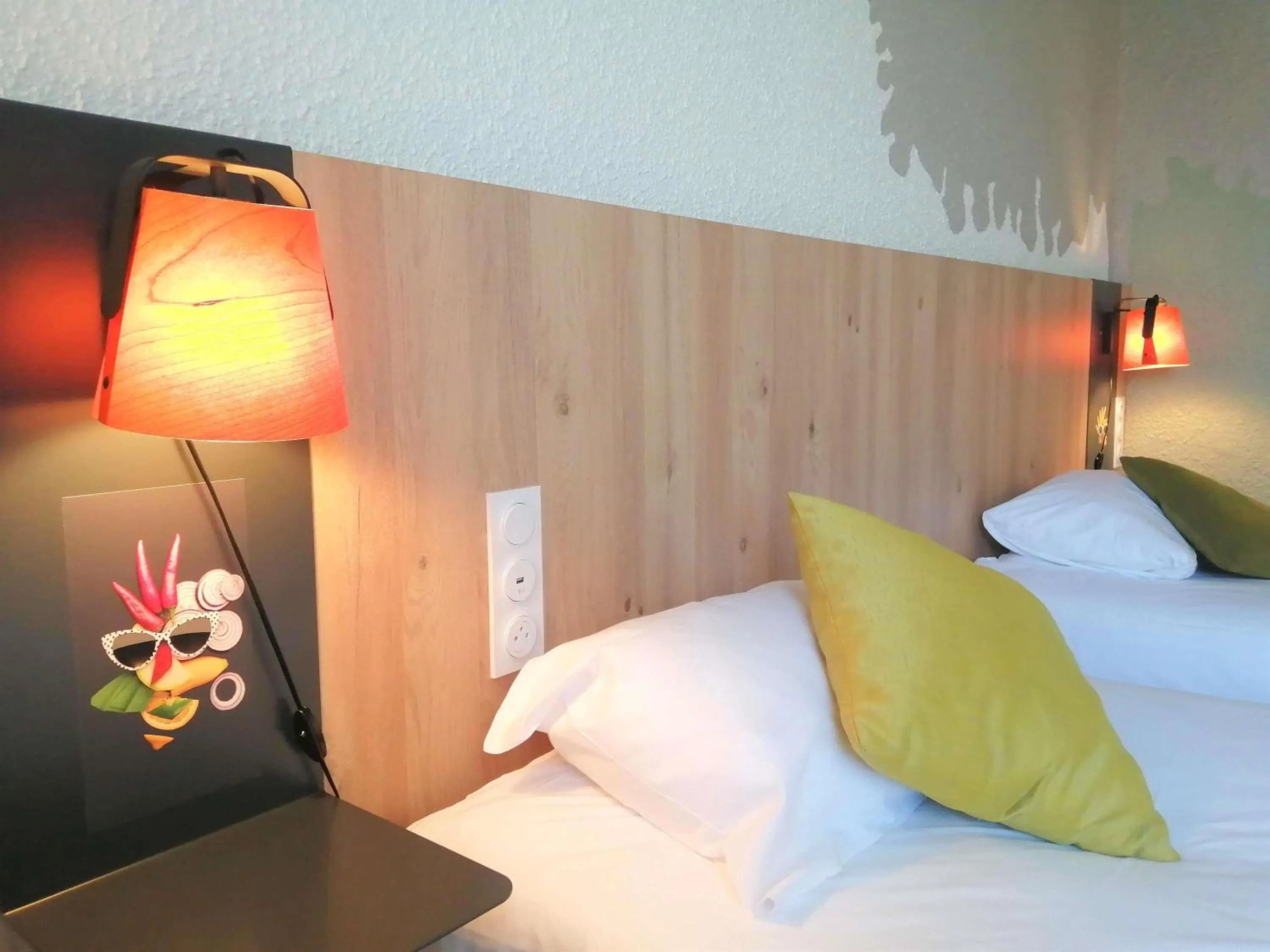 Bedroom, Bed in ibis Styles Tours Sud