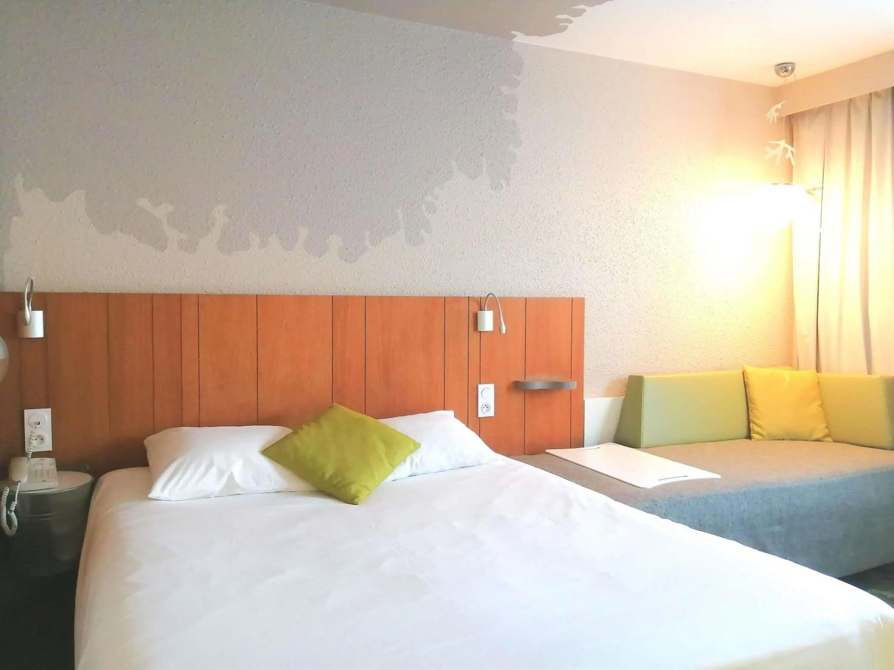 Bedroom, Bed in ibis Styles Tours Sud