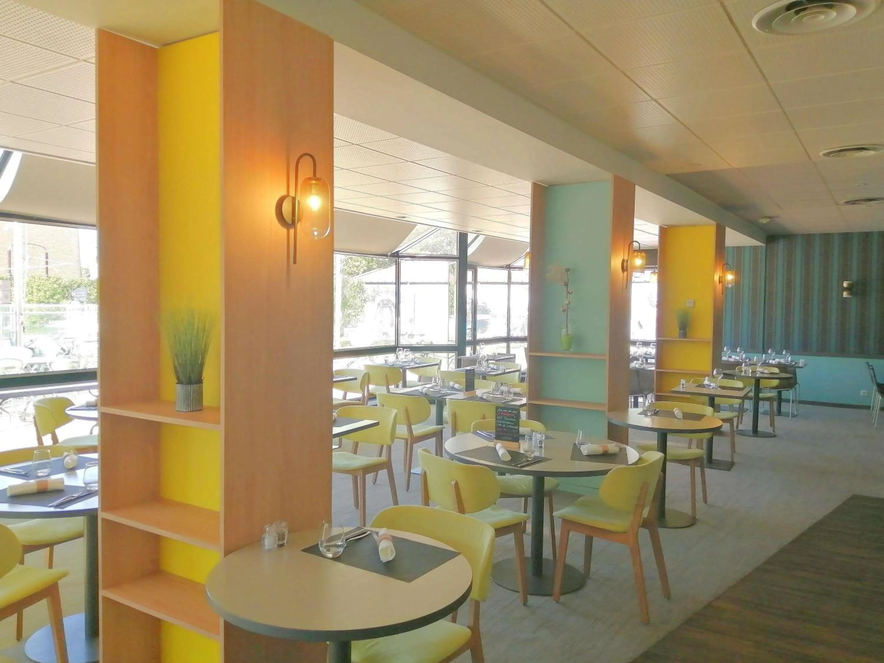 Restaurant/places to eat in ibis Styles Tours Sud