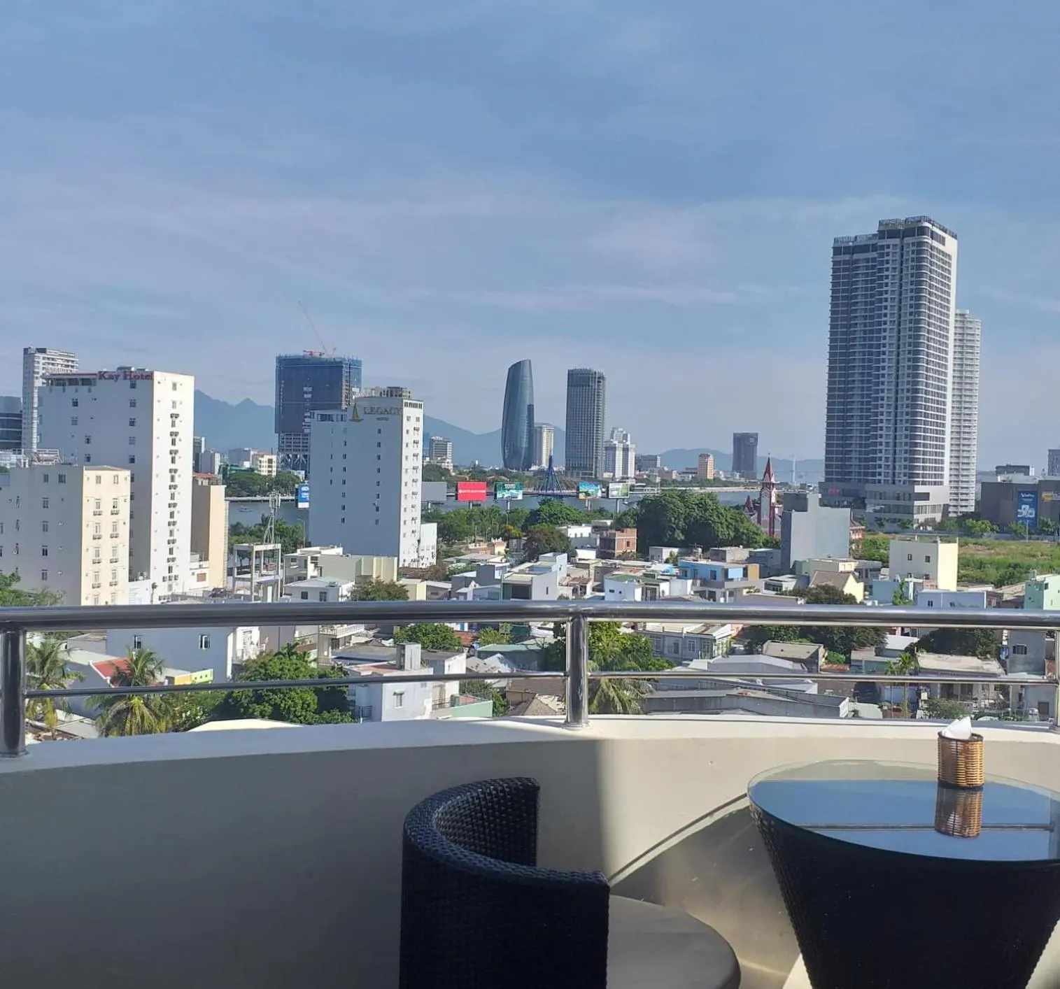 Restaurant/places to eat in D&C Hotel