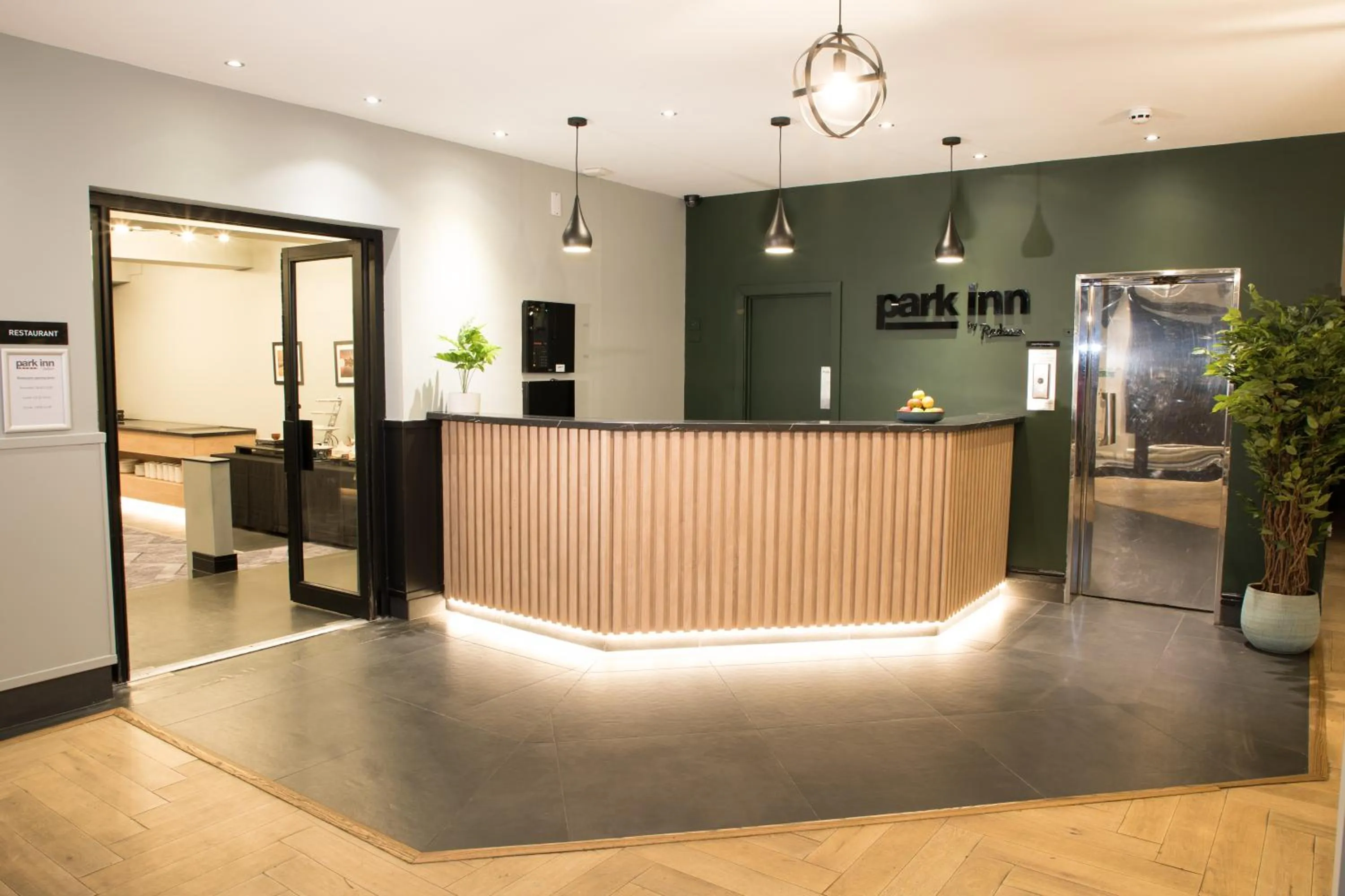 Lobby or reception in Park Inn by Radisson Bournemouth