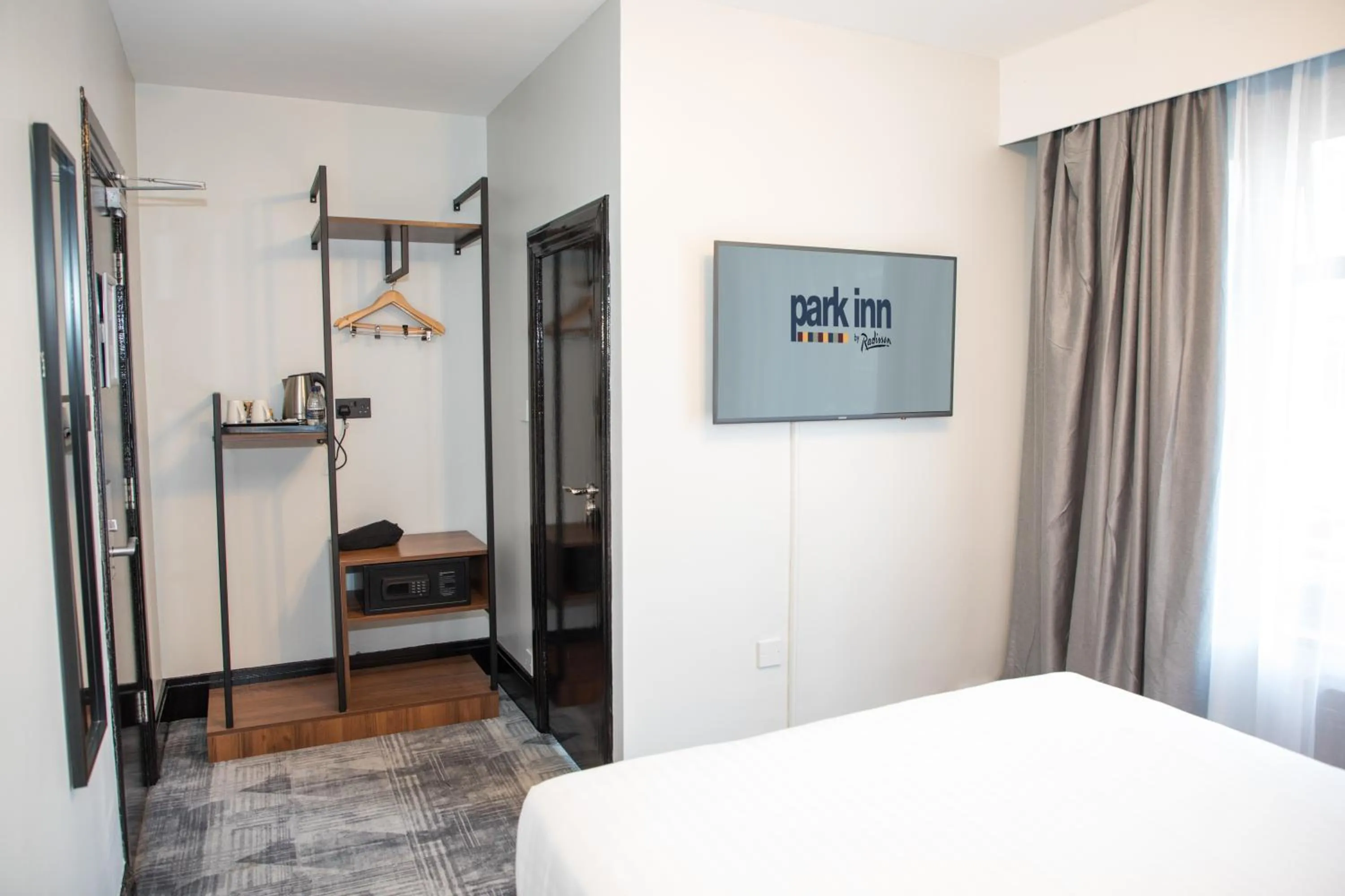 Bedroom, Bed in Park Inn by Radisson Bournemouth