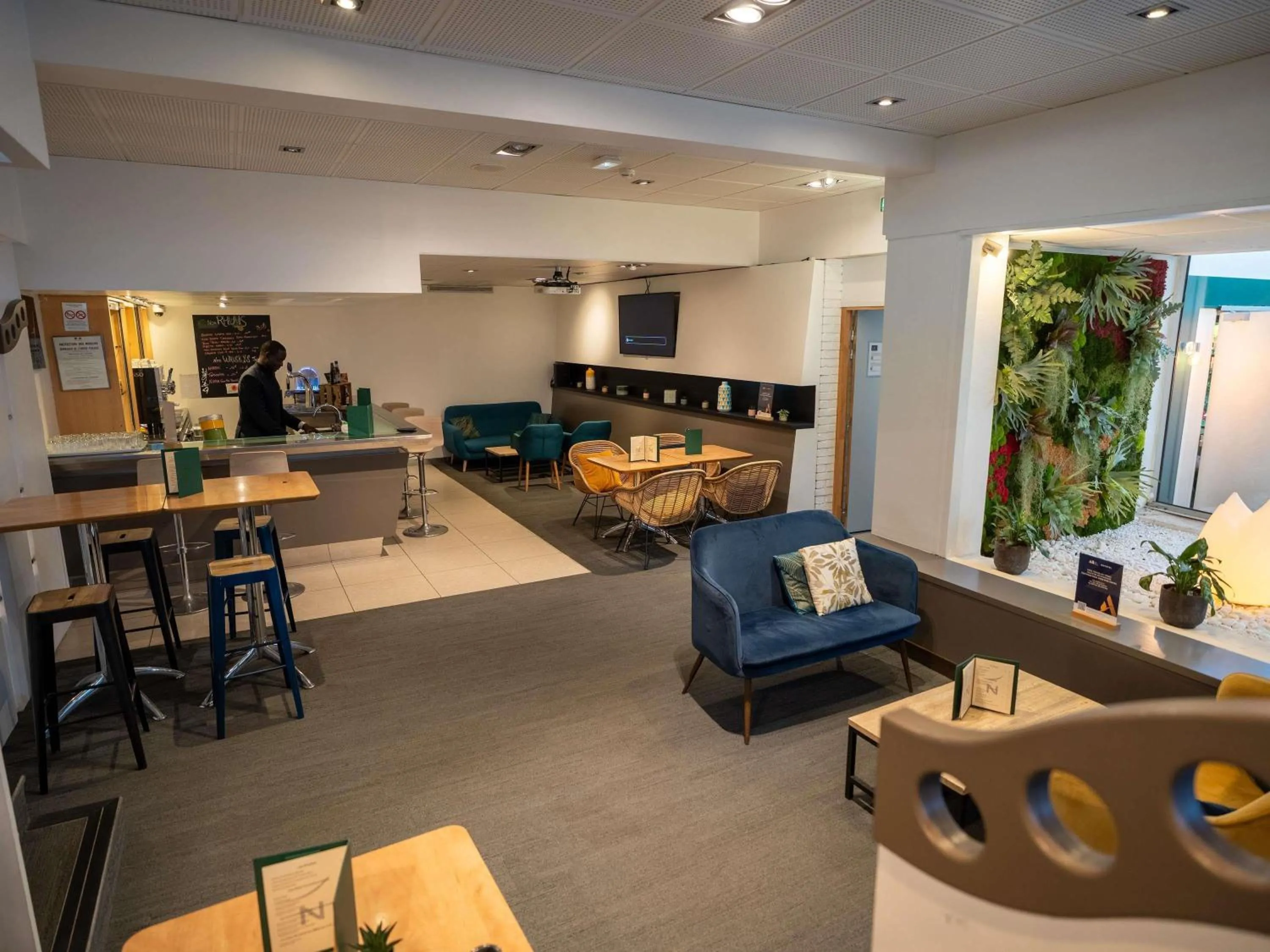 Lounge or bar in Novotel Poissy Orgeval