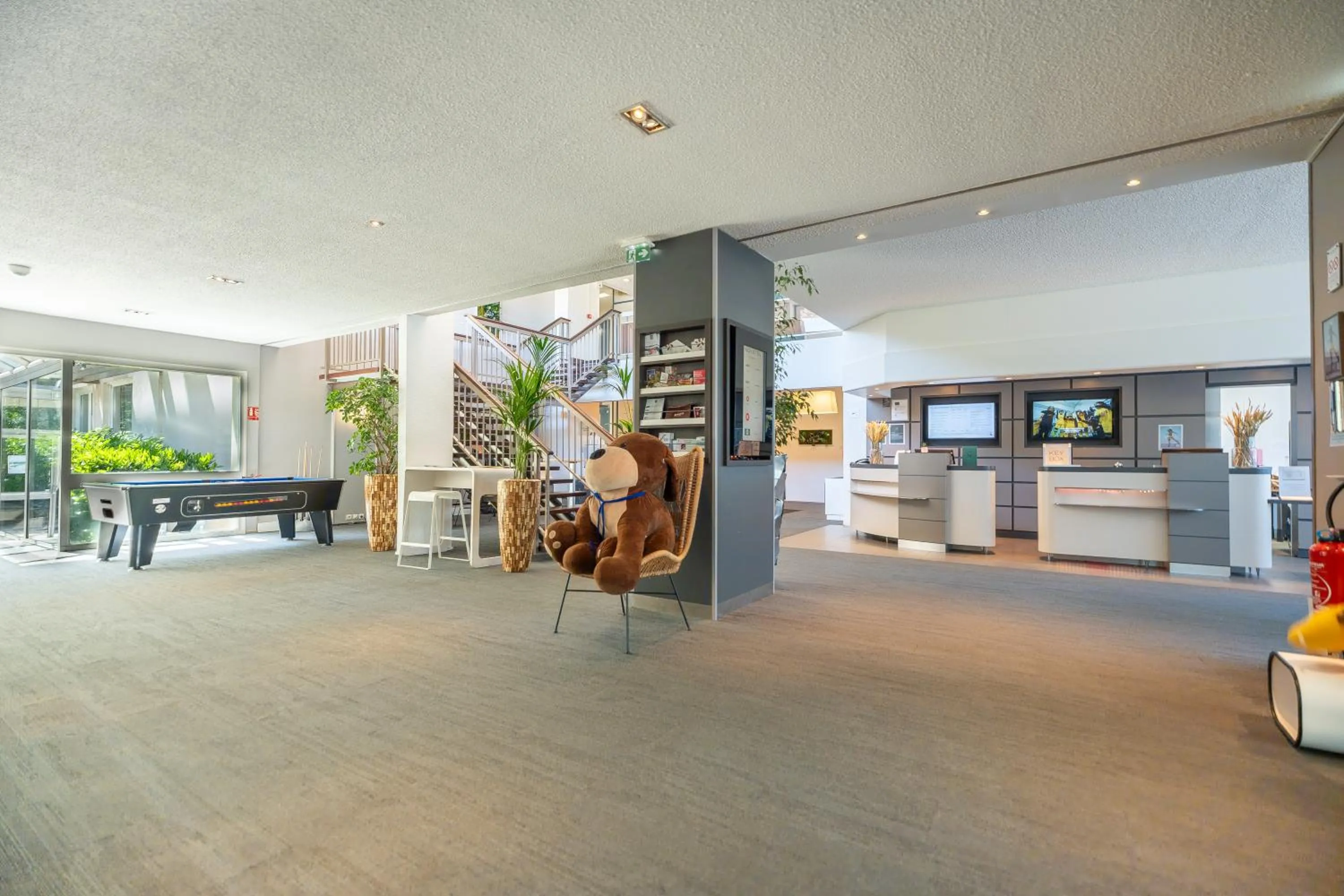 Lobby or reception in Novotel Poissy Orgeval
