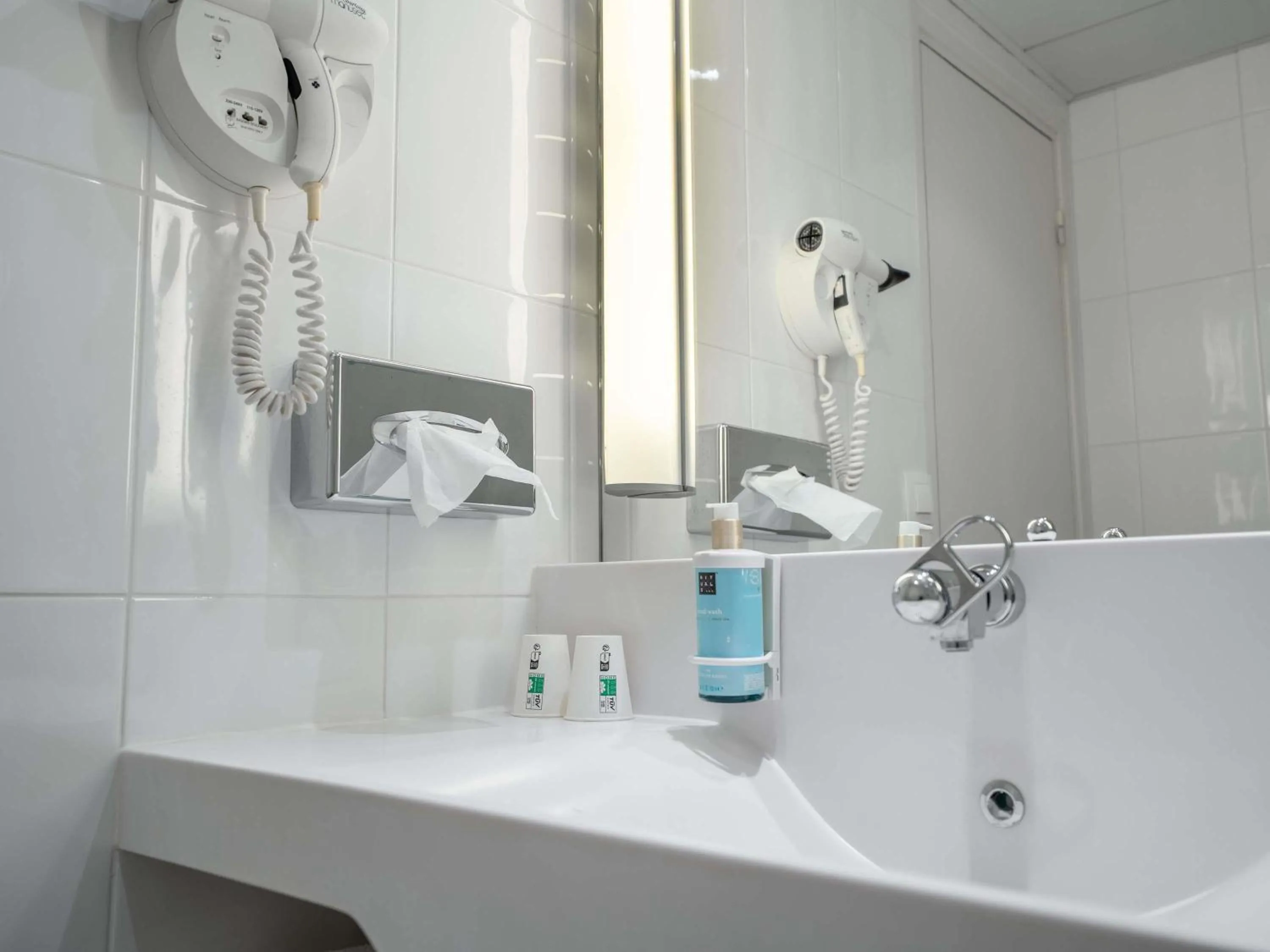 Bedroom in Novotel Poissy Orgeval