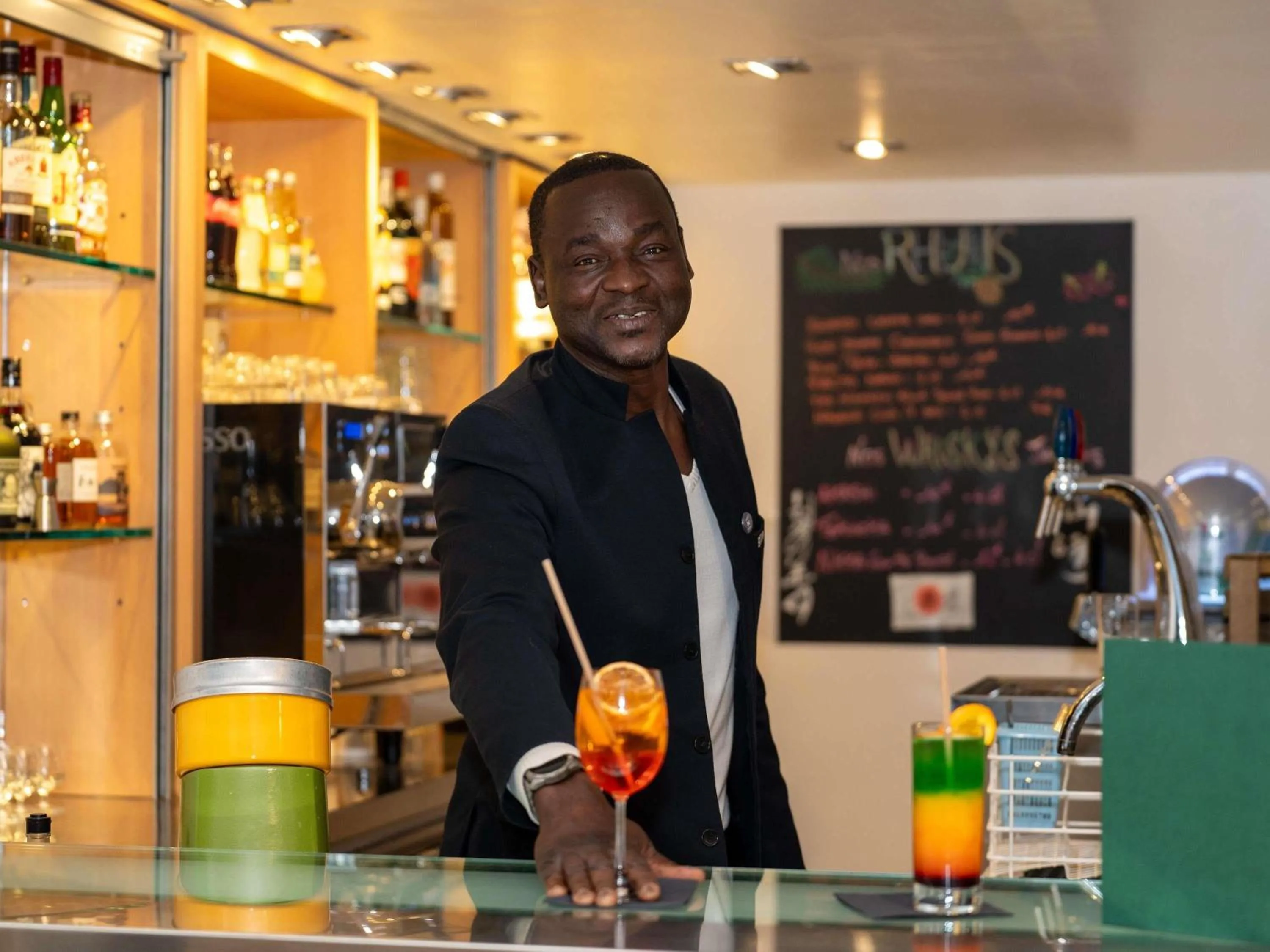 Lounge or bar in Novotel Poissy Orgeval