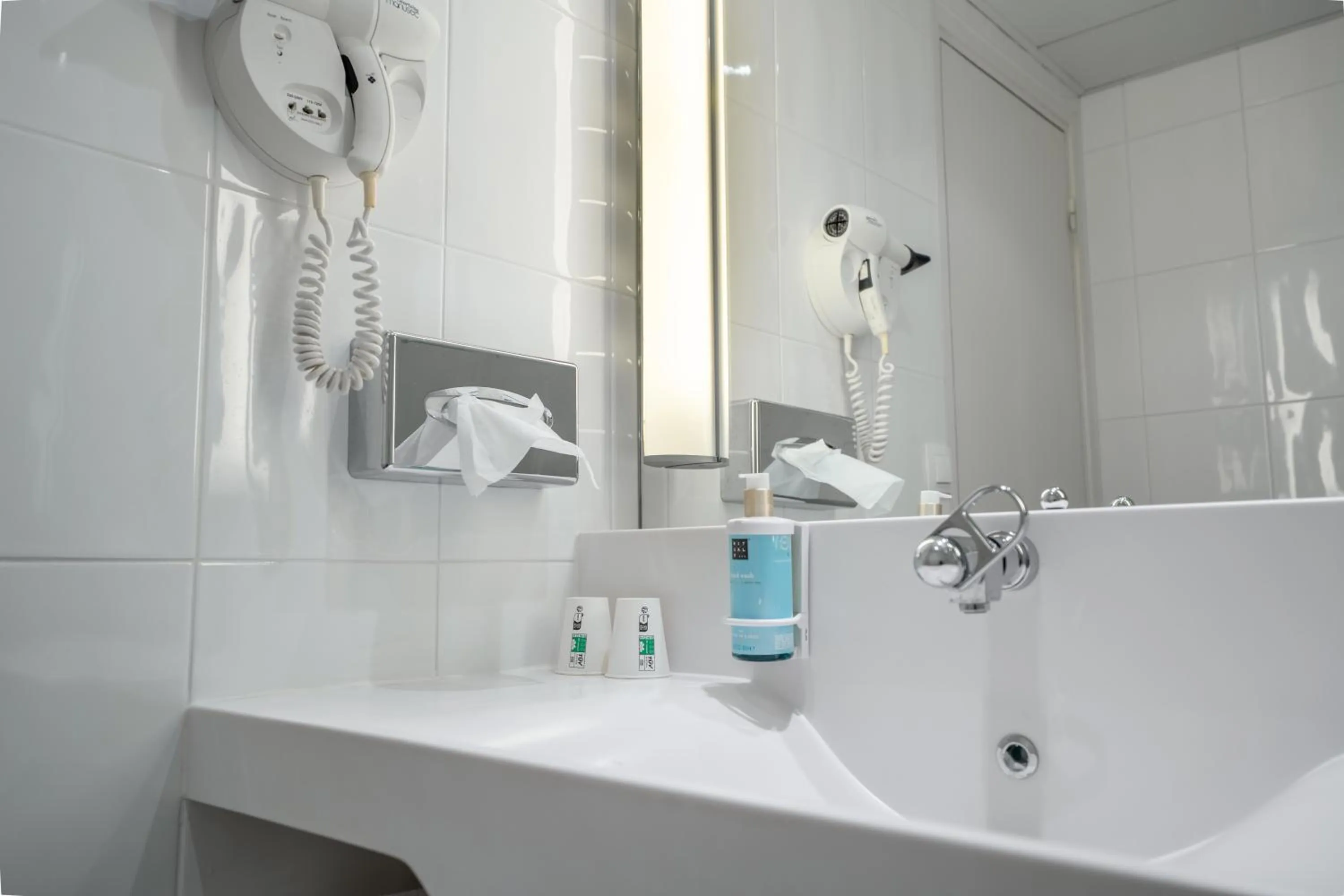 Bathroom in Novotel Poissy Orgeval