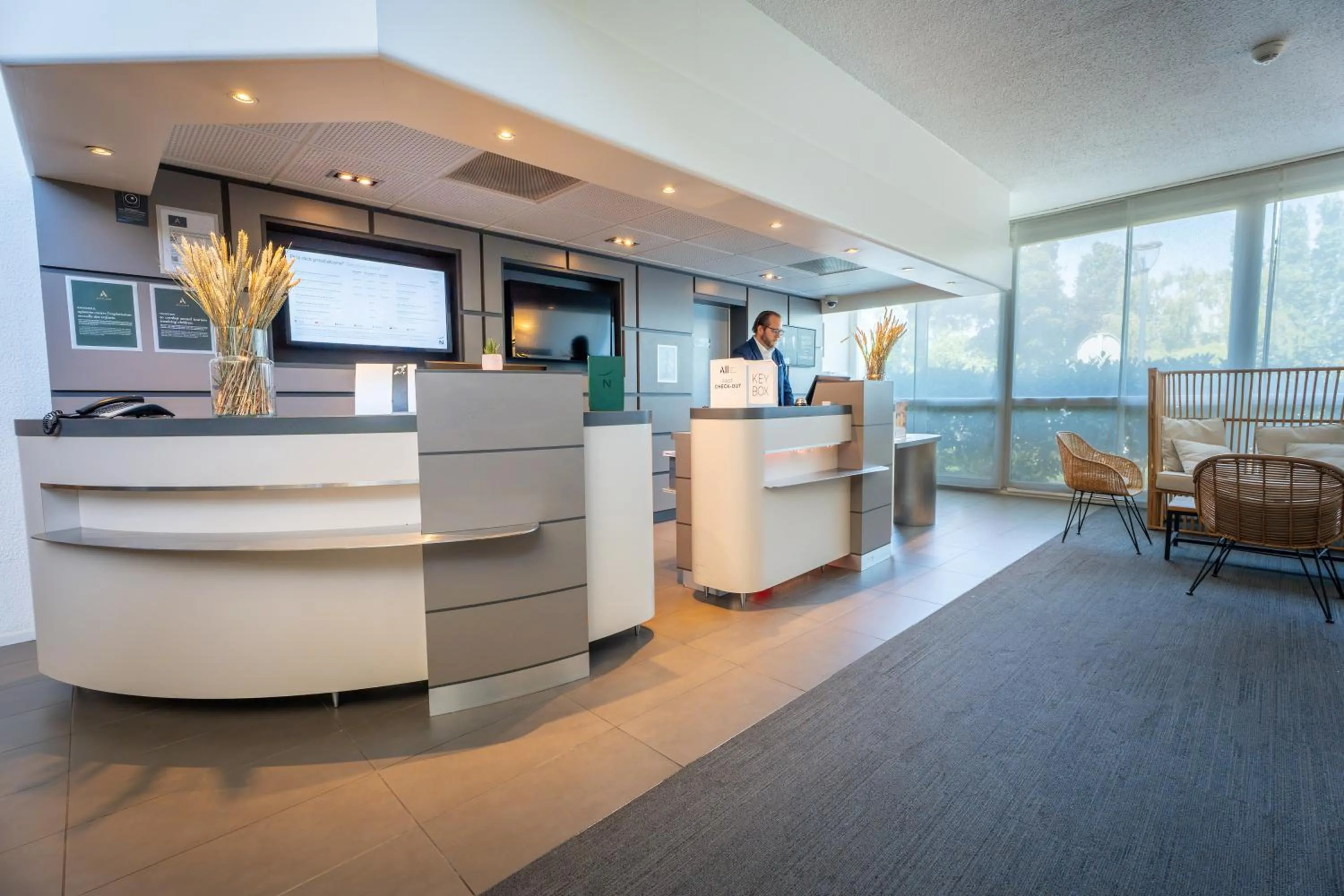 Lobby or reception in Novotel Poissy Orgeval