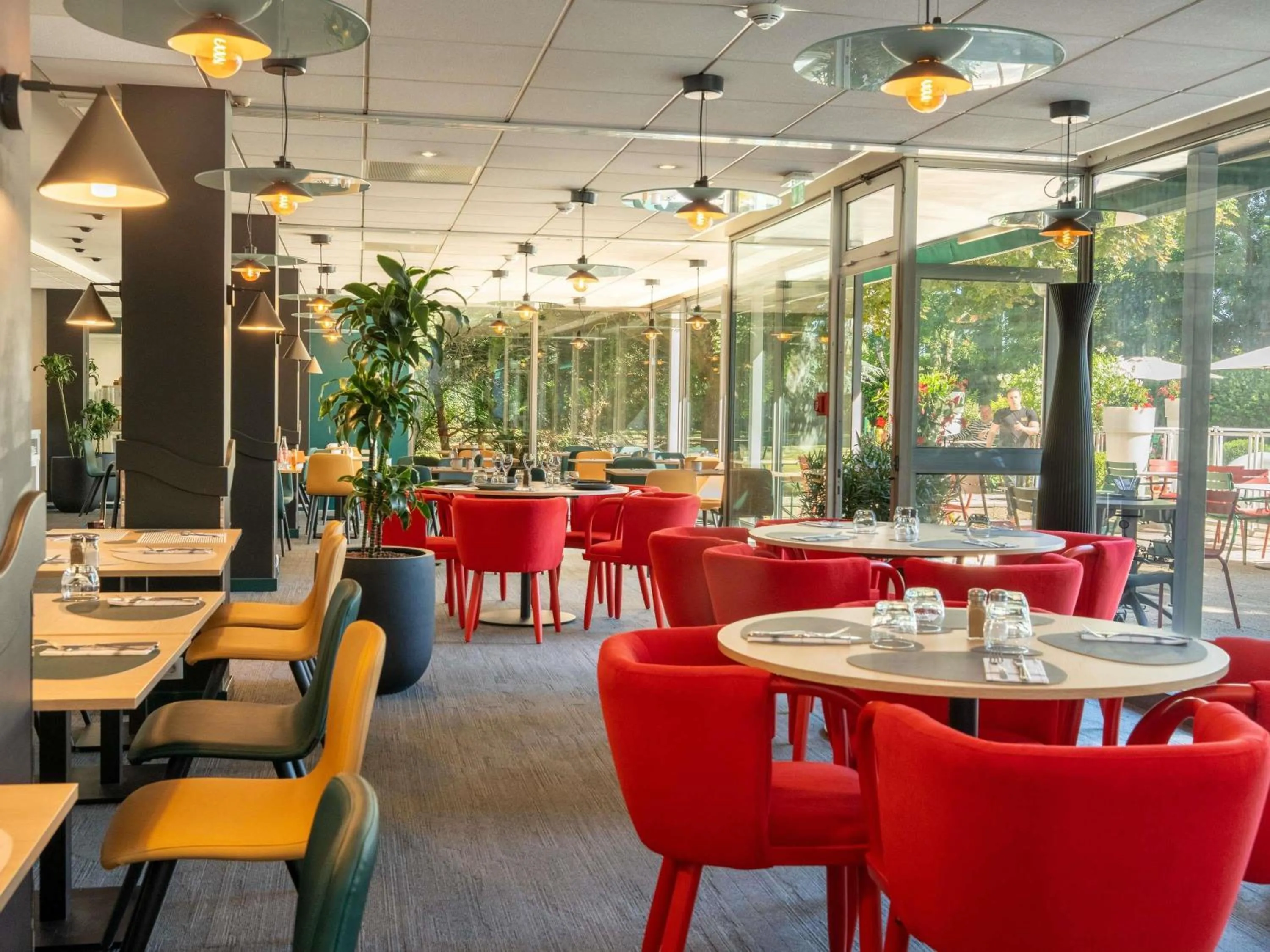 Restaurant/places to eat in Novotel Poissy Orgeval