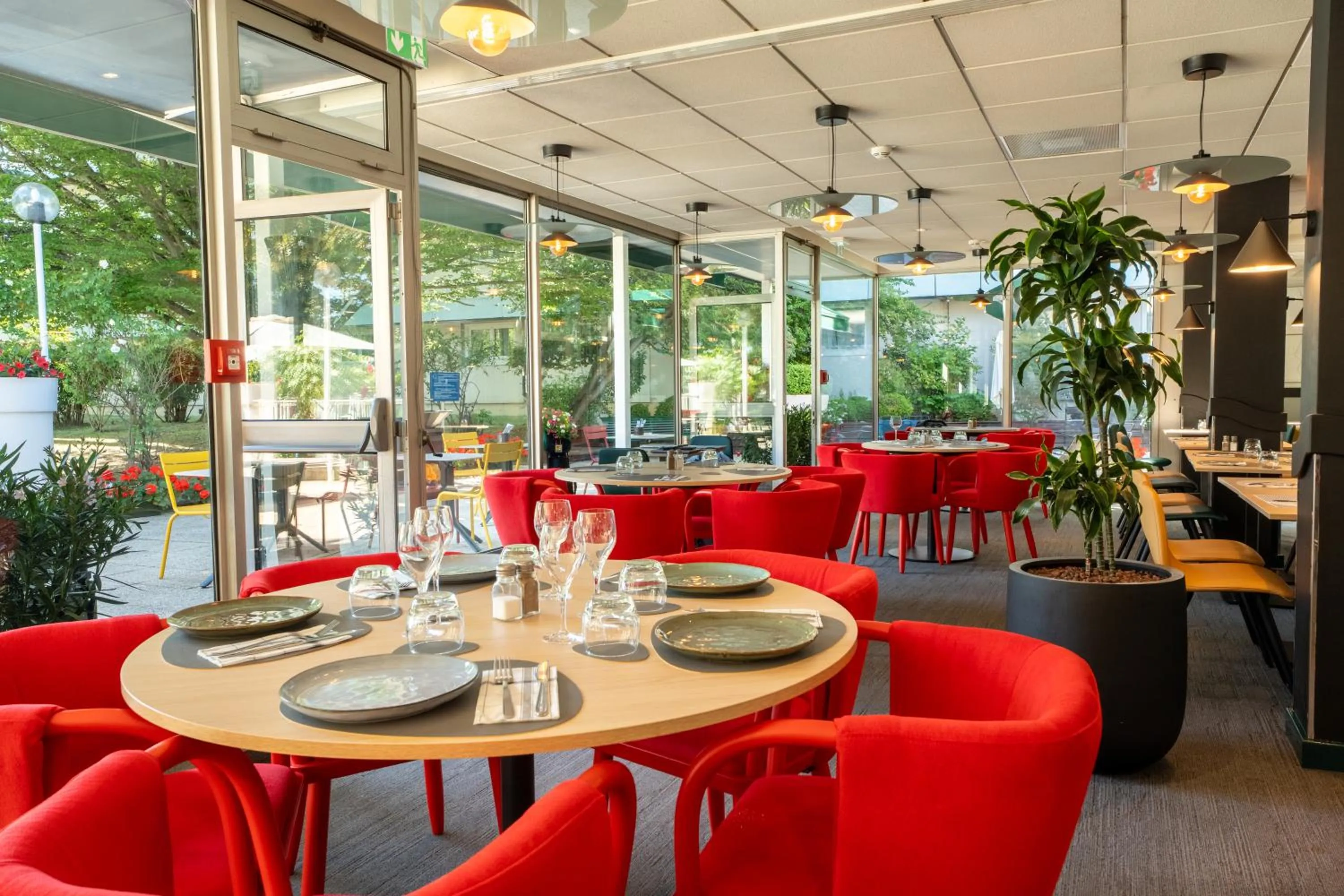 Restaurant/places to eat in Novotel Poissy Orgeval