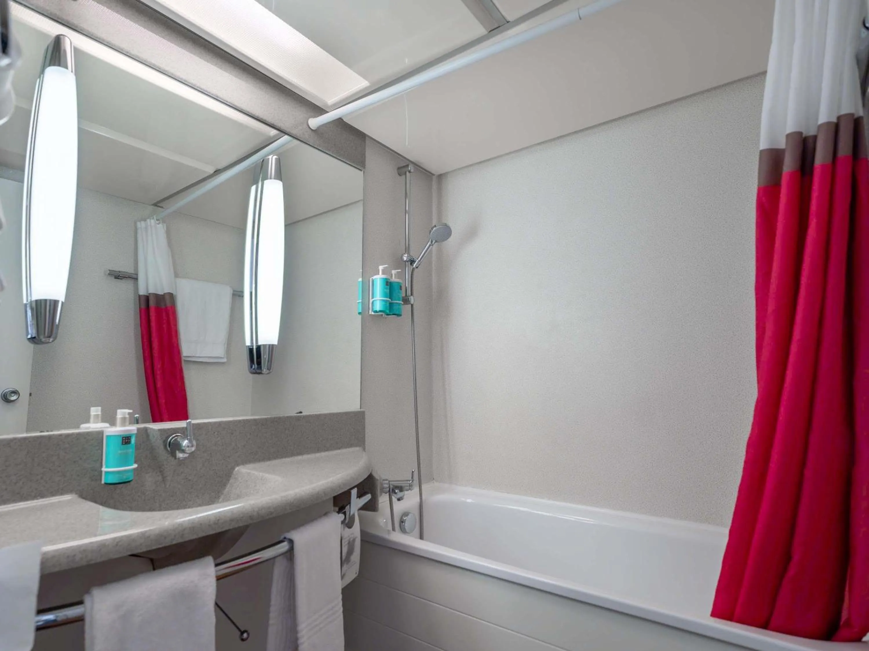 Bedroom in Novotel Poissy Orgeval