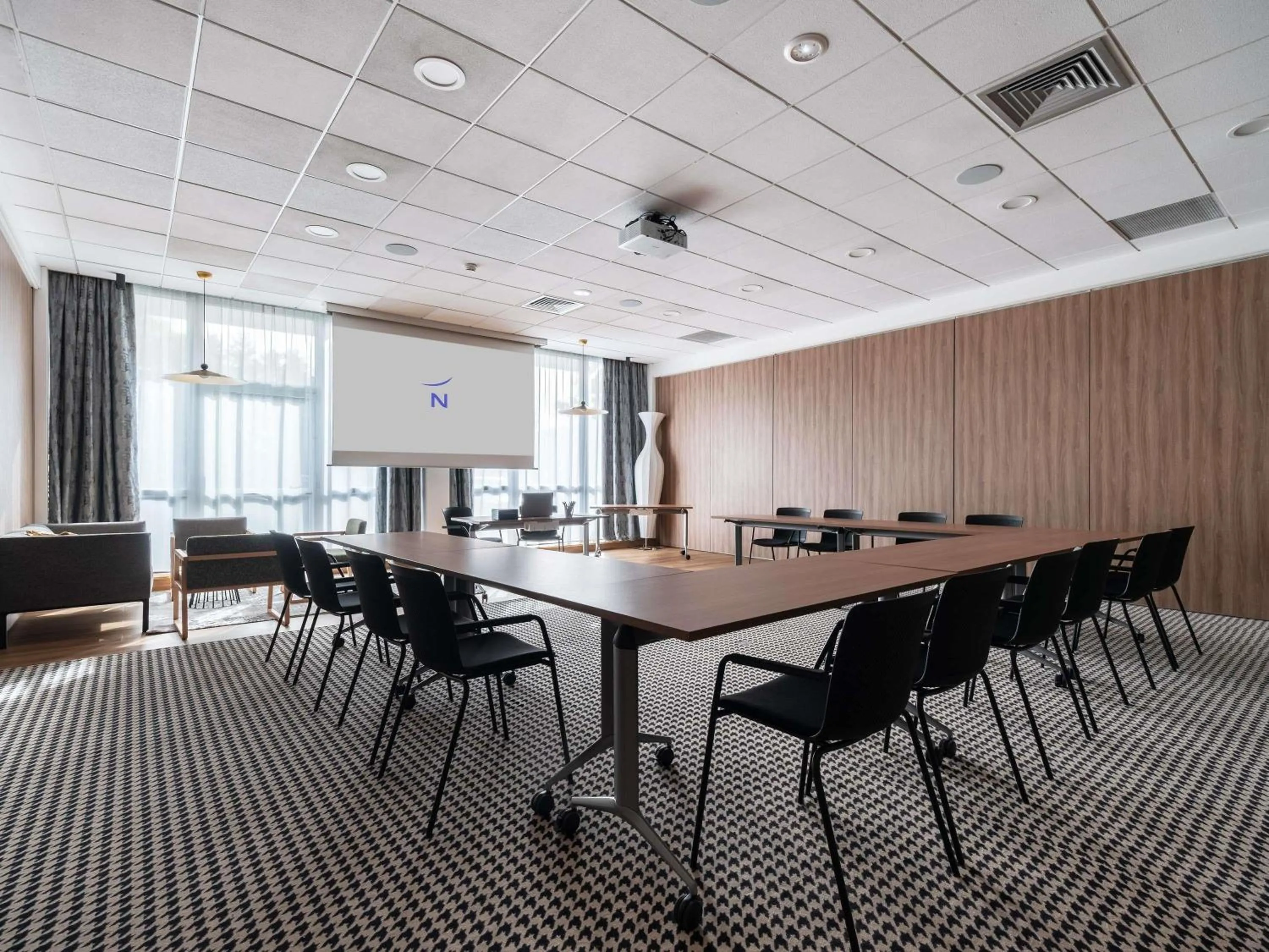 Meeting/conference room in Novotel Chartres