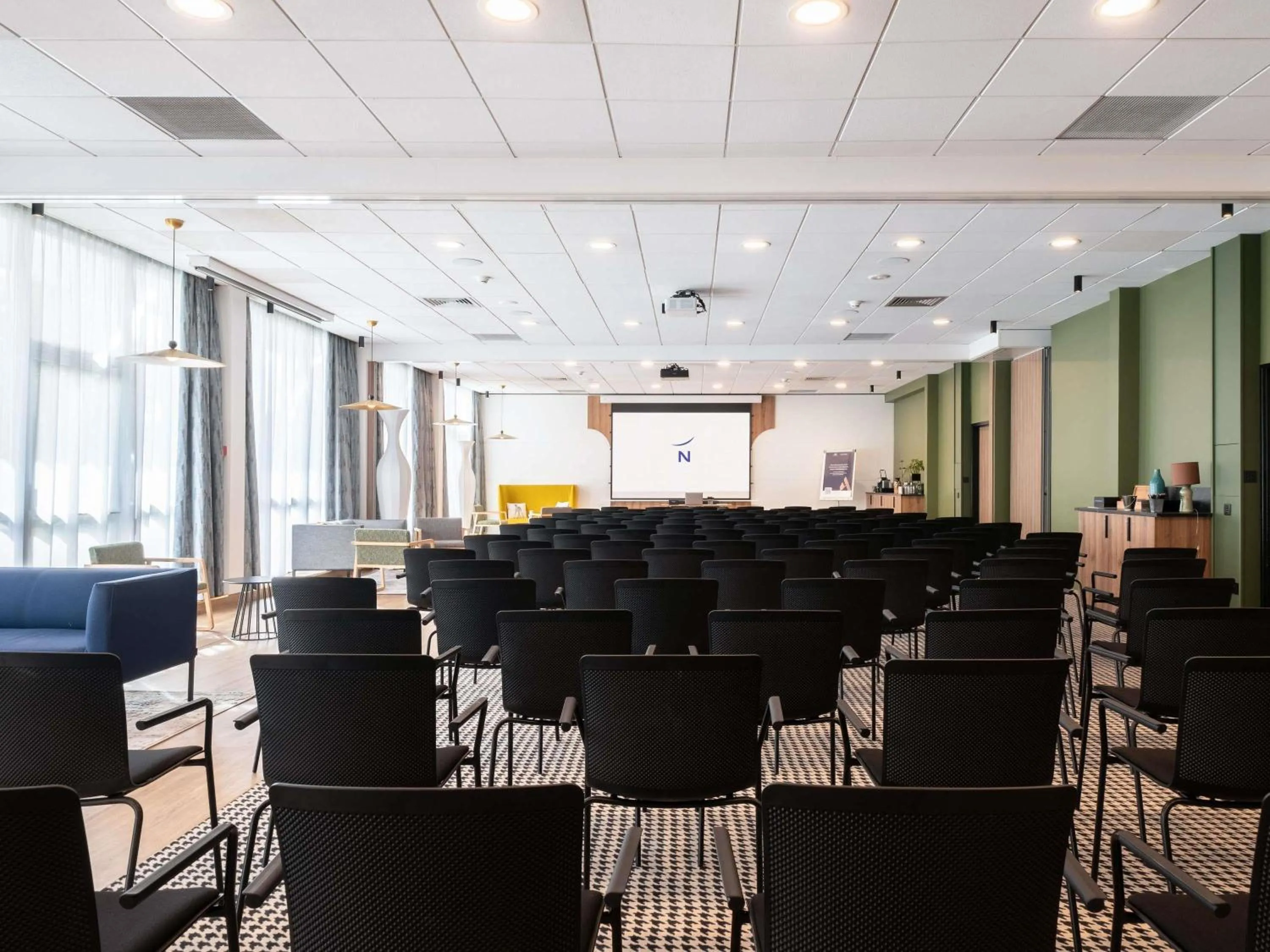 Meeting/conference room in Novotel Chartres